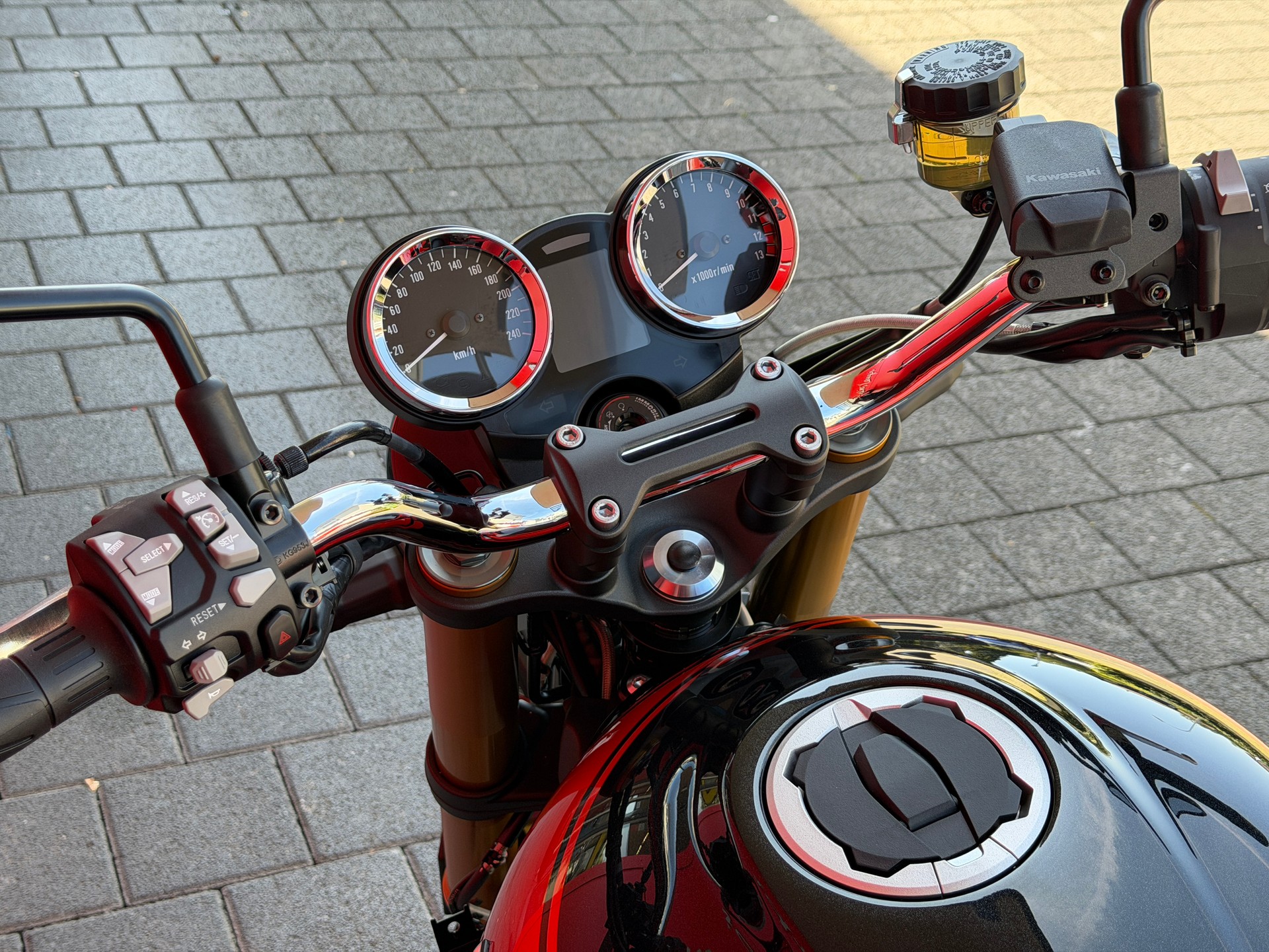 KAWASAKI Z 900 RS SE-image-12