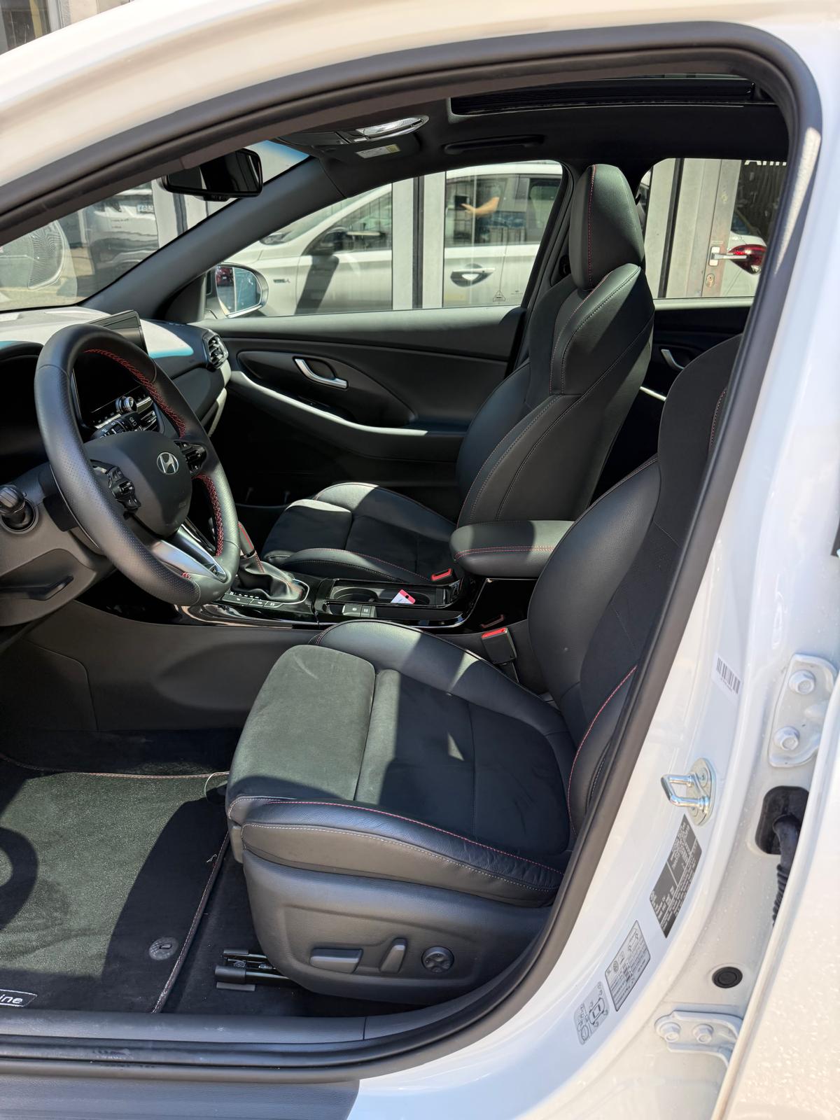 HYUNDAI i30 1.5 T-GDi N-Line-image-9