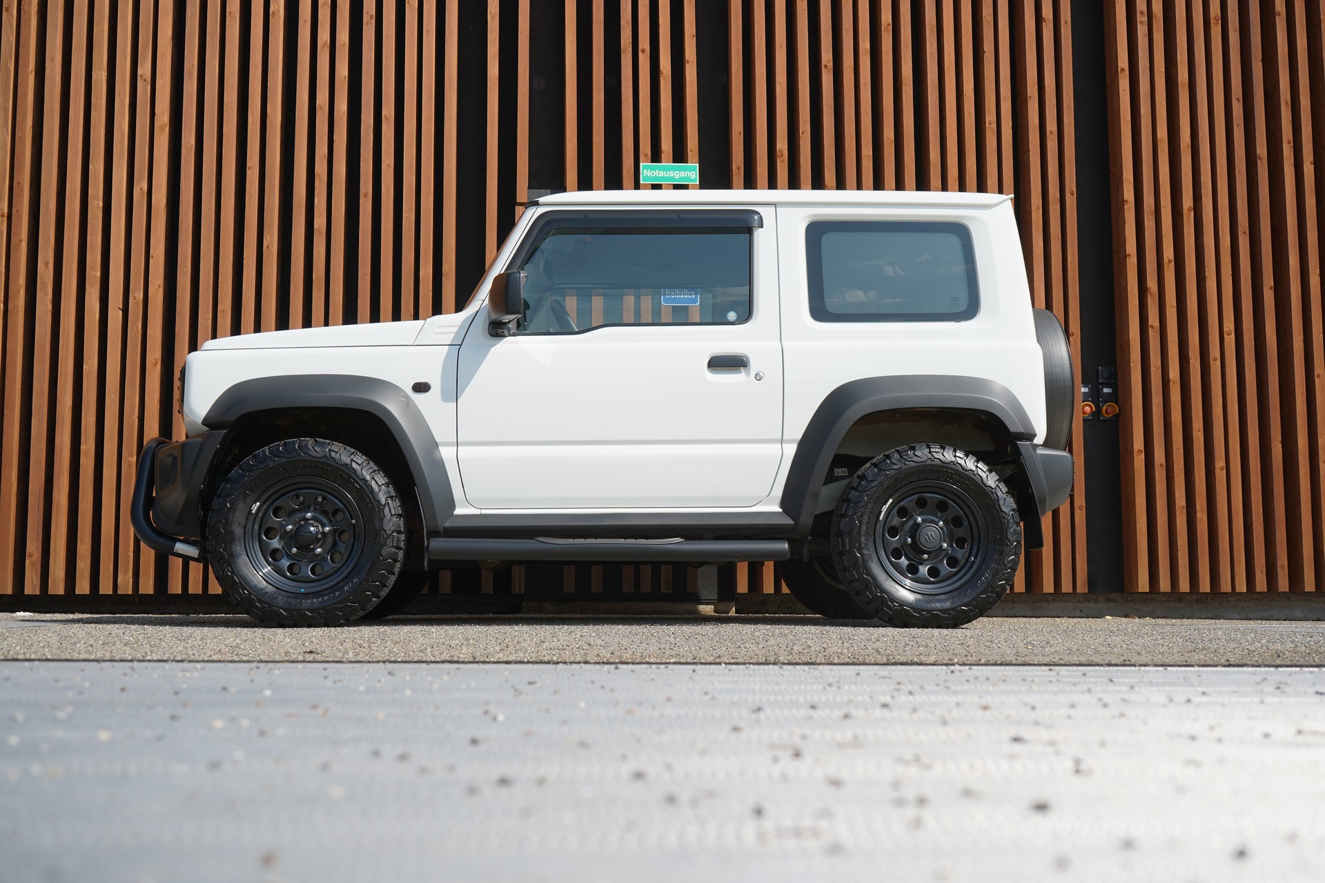 SUZUKI JIMNY 1.5 COMPACT TOP 4x4 AUTOMAT l 102 PS-image-1