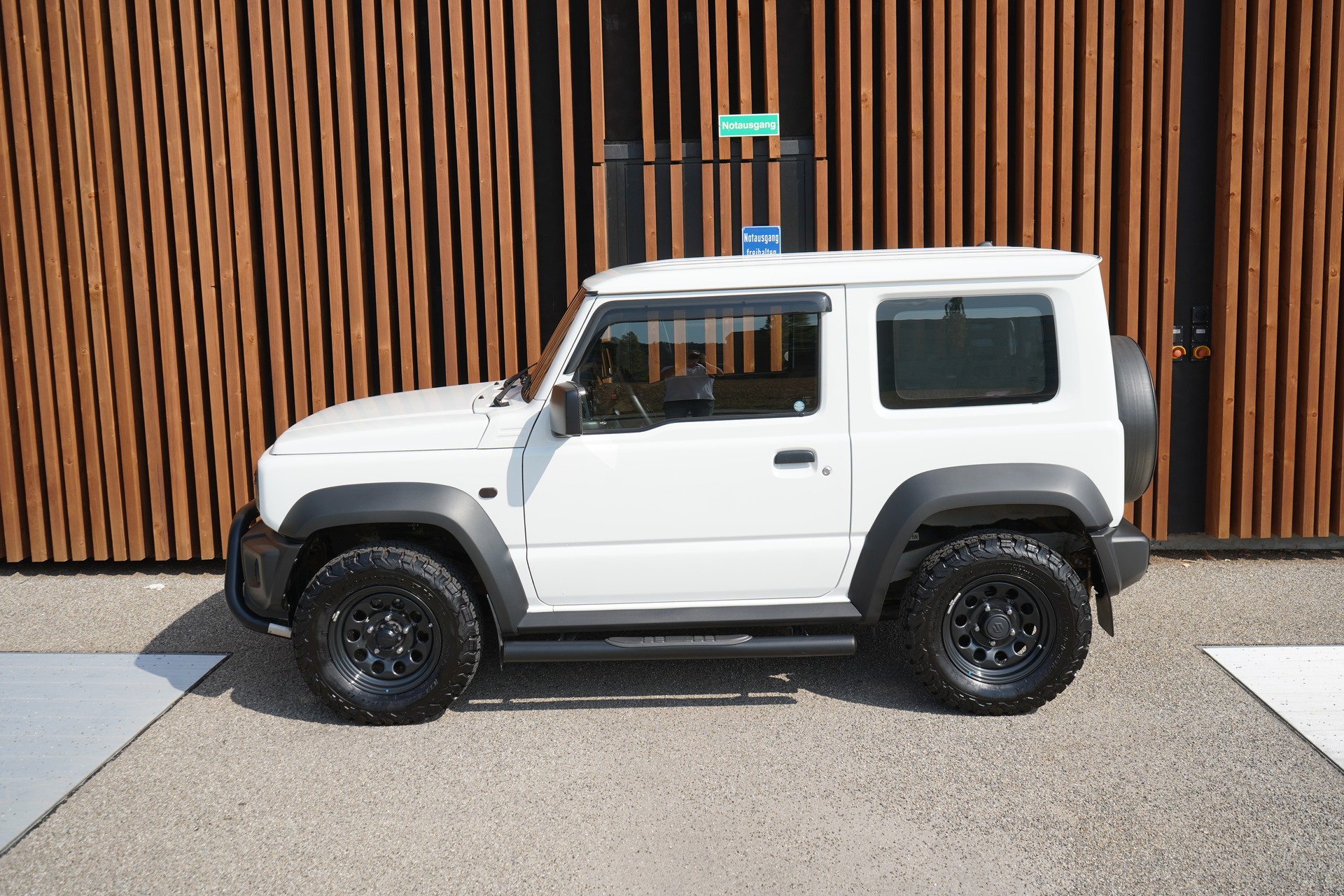 SUZUKI JIMNY 1.5 COMPACT TOP 4x4 AUTOMAT l 102 PS-image-4