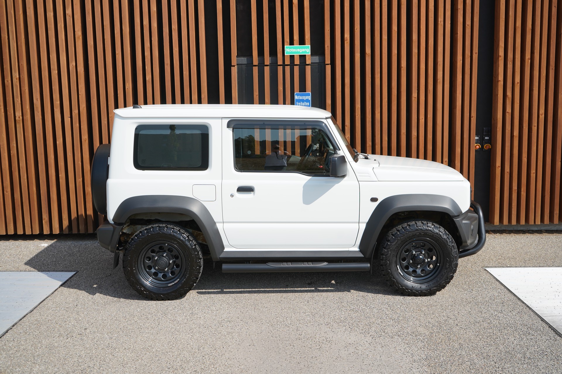 SUZUKI JIMNY 1.5 COMPACT TOP 4x4 AUTOMAT l 102 PS-image-5