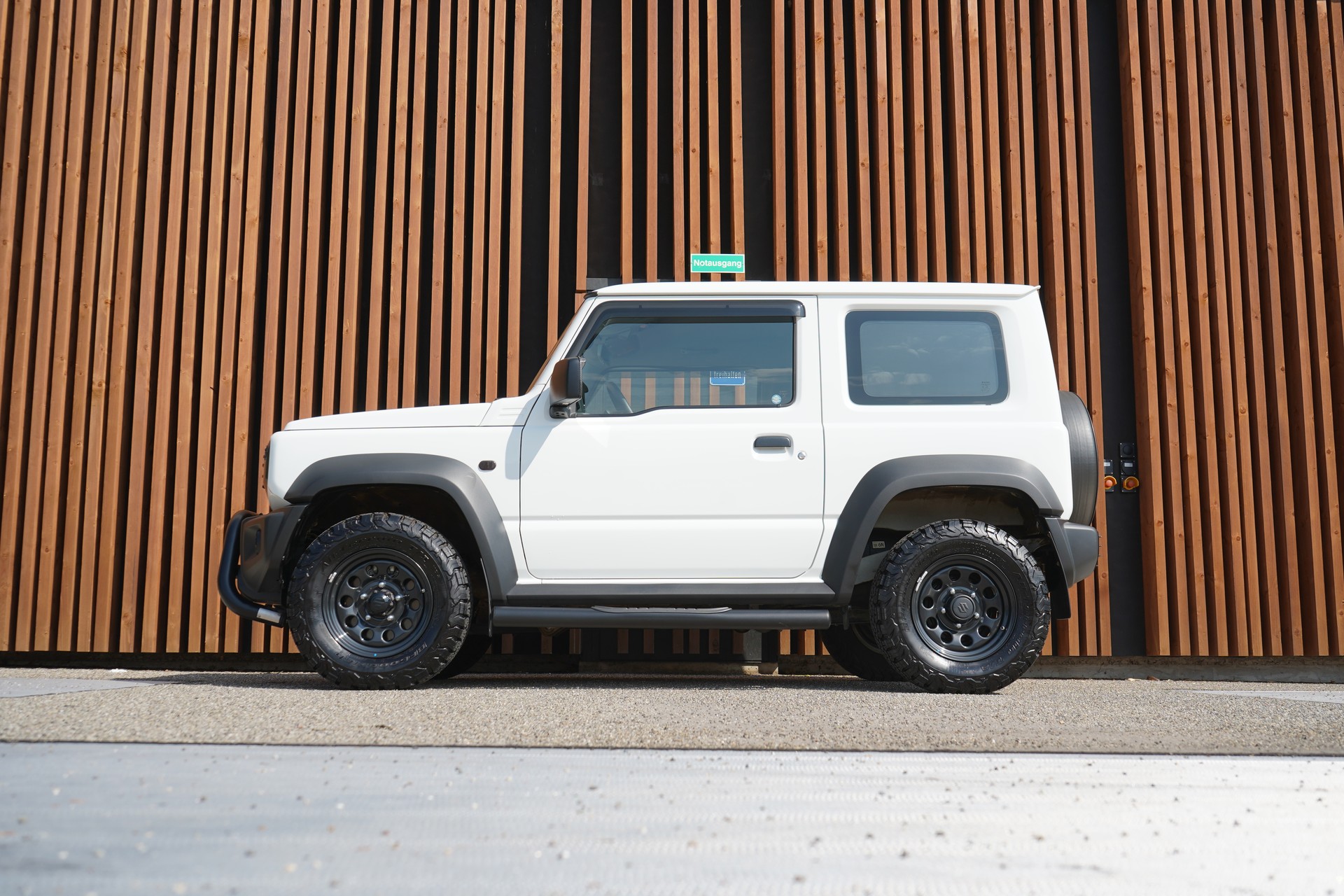 SUZUKI JIMNY 1.5 COMPACT TOP 4x4 AUTOMAT l 102 PS-image-3