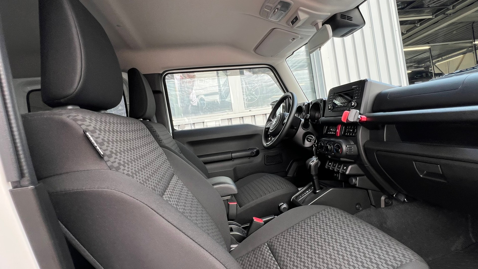 SUZUKI JIMNY 1.5 COMPACT TOP 4x4 AUTOMAT l 102 PS-image-23