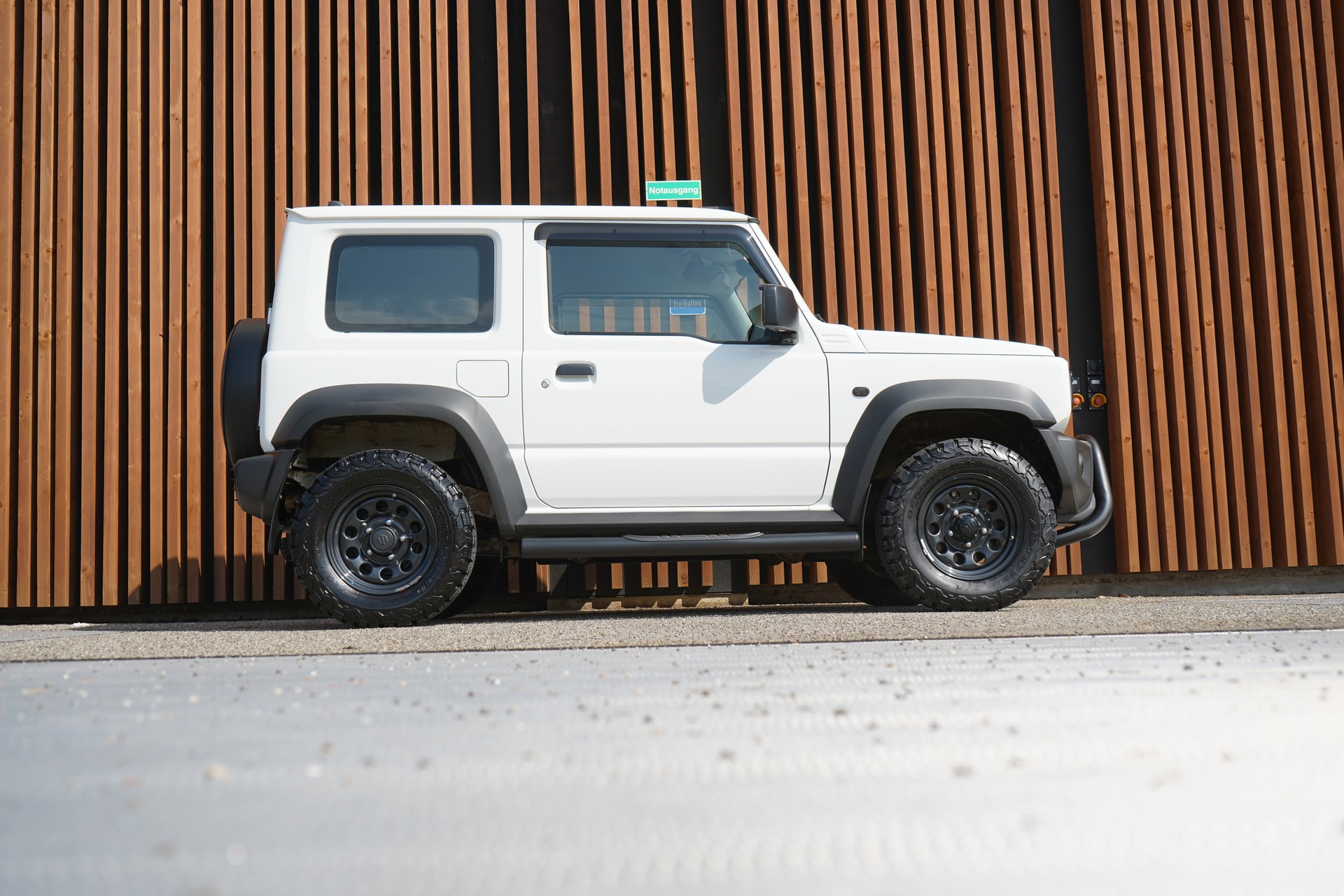 SUZUKI JIMNY 1.5 COMPACT TOP 4x4 AUTOMAT l 102 PS-image-0
