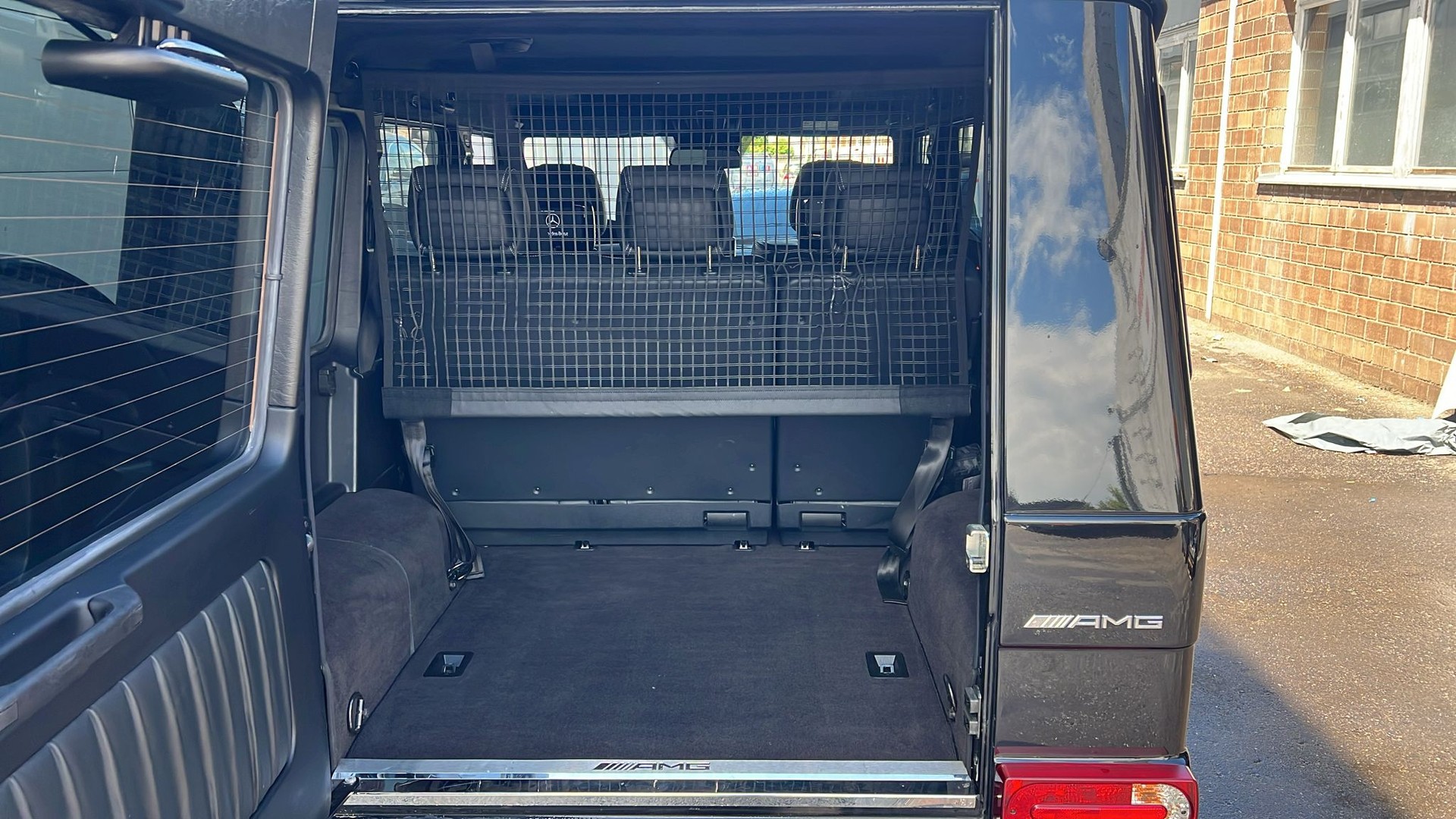MERCEDES-BENZ G 63 AMG Automatic-image-22