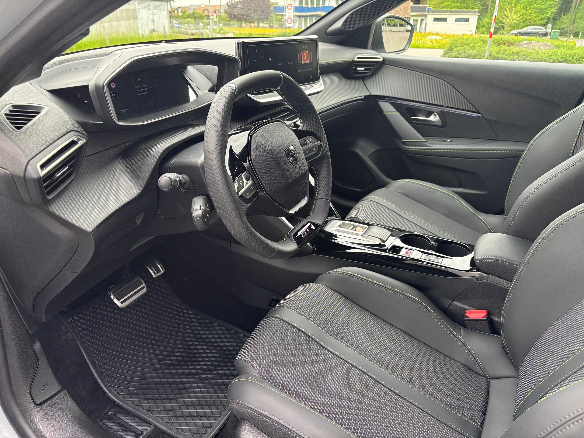 PEUGEOT 208 1.2 MHEV 145 GT-image-10