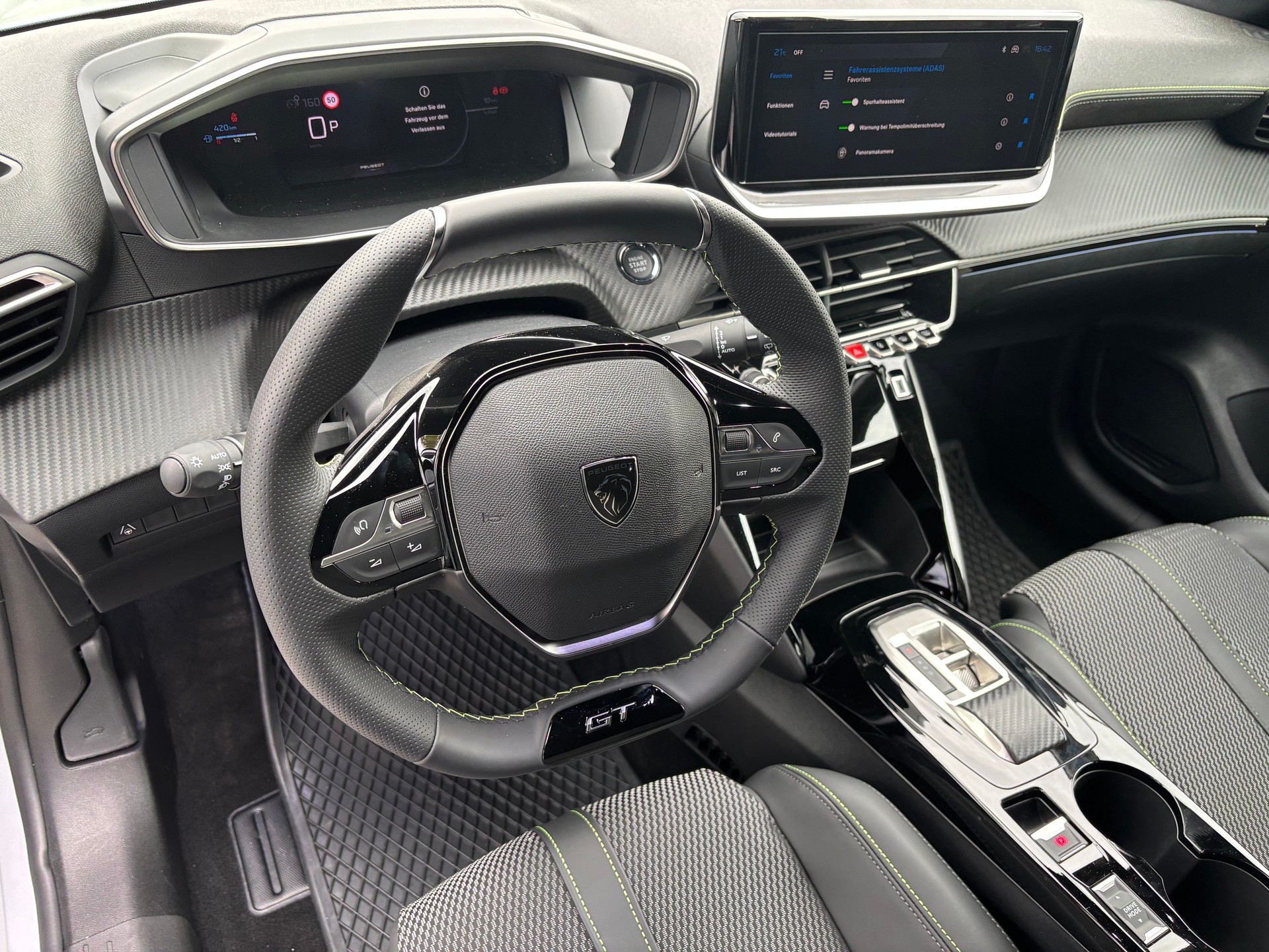 PEUGEOT 208 1.2 MHEV 145 GT-image-11
