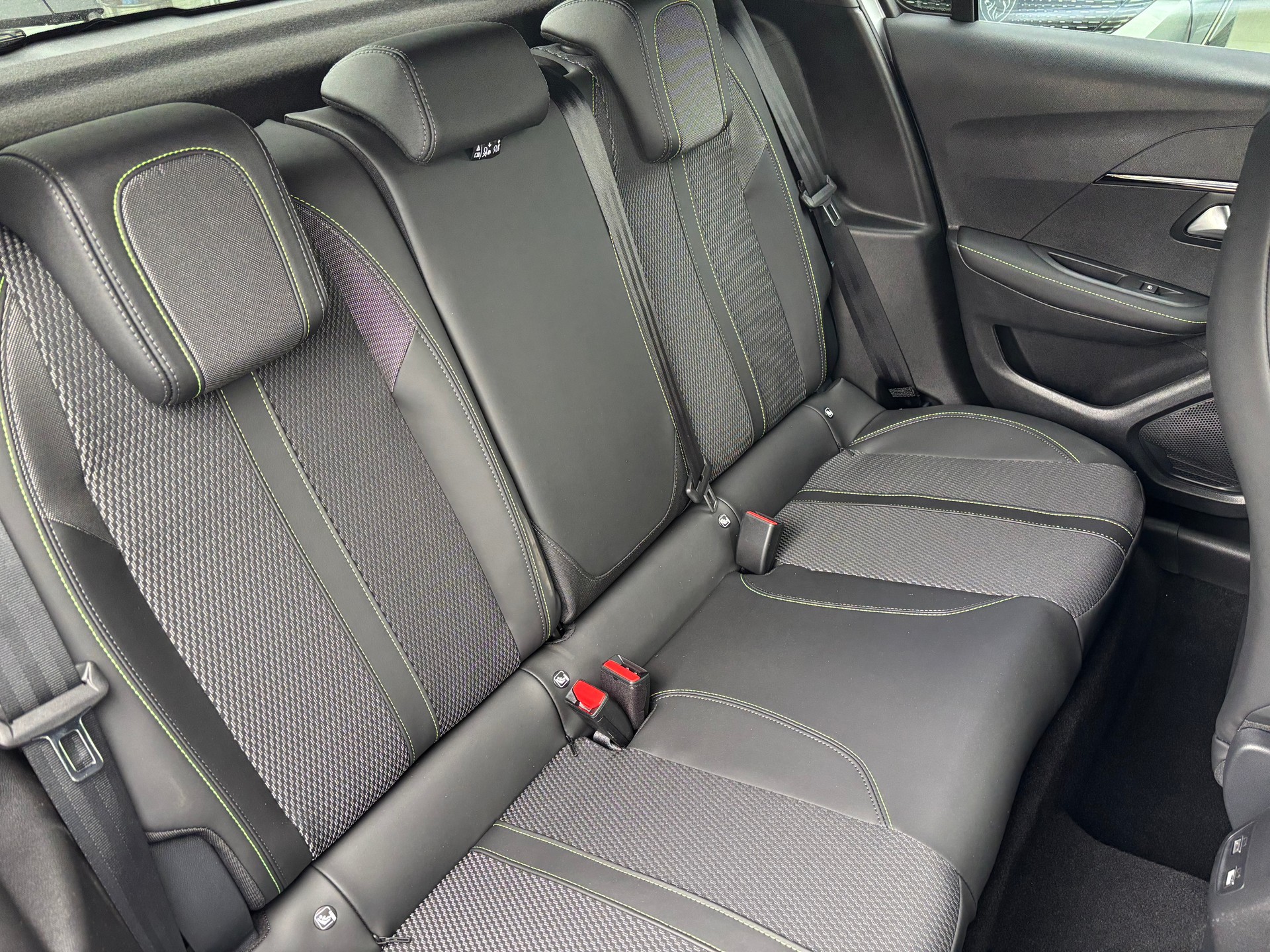 PEUGEOT 208 1.2 MHEV 145 GT-image-6