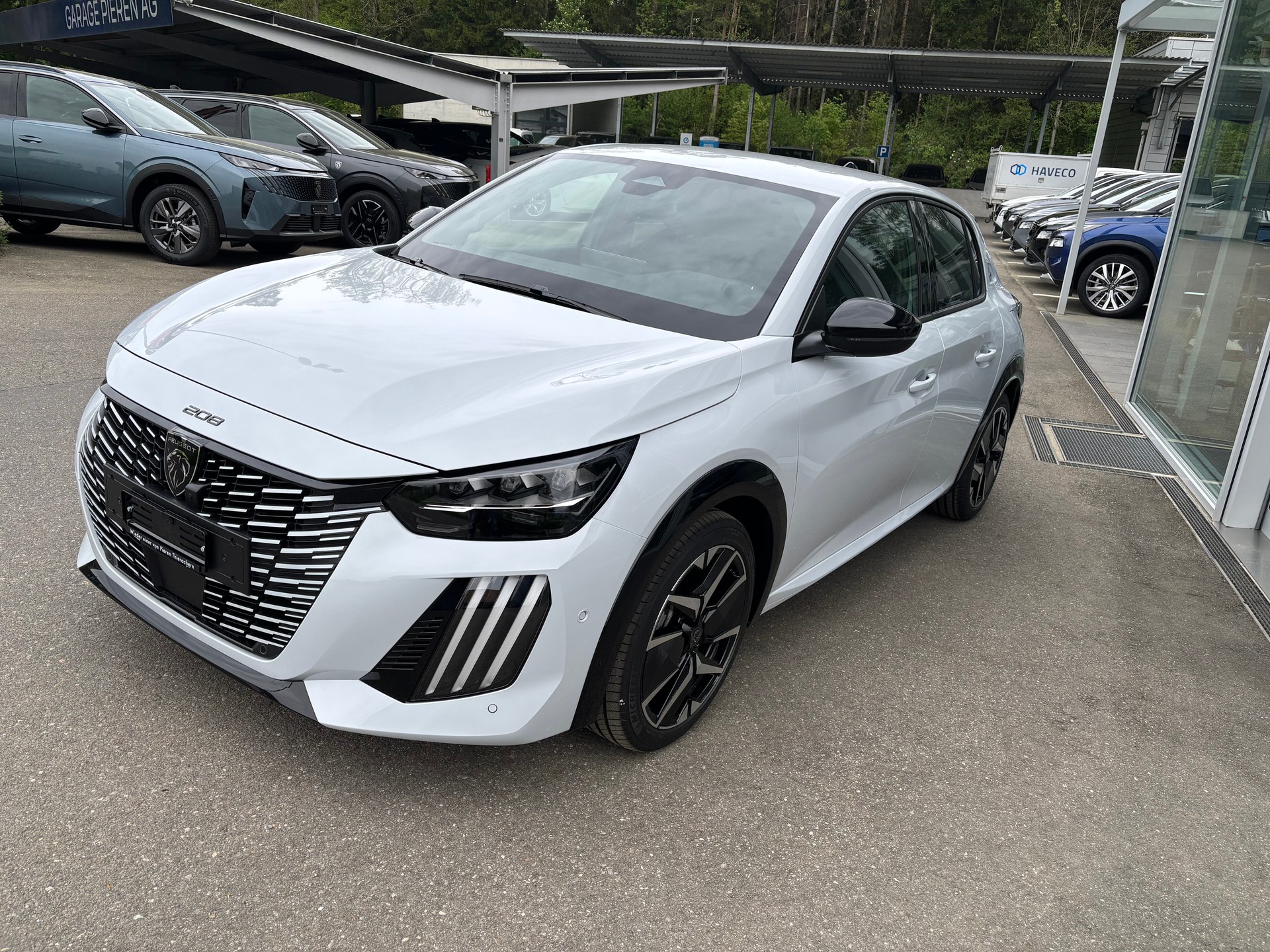 PEUGEOT 208 1.2 MHEV 145 GT-image-1