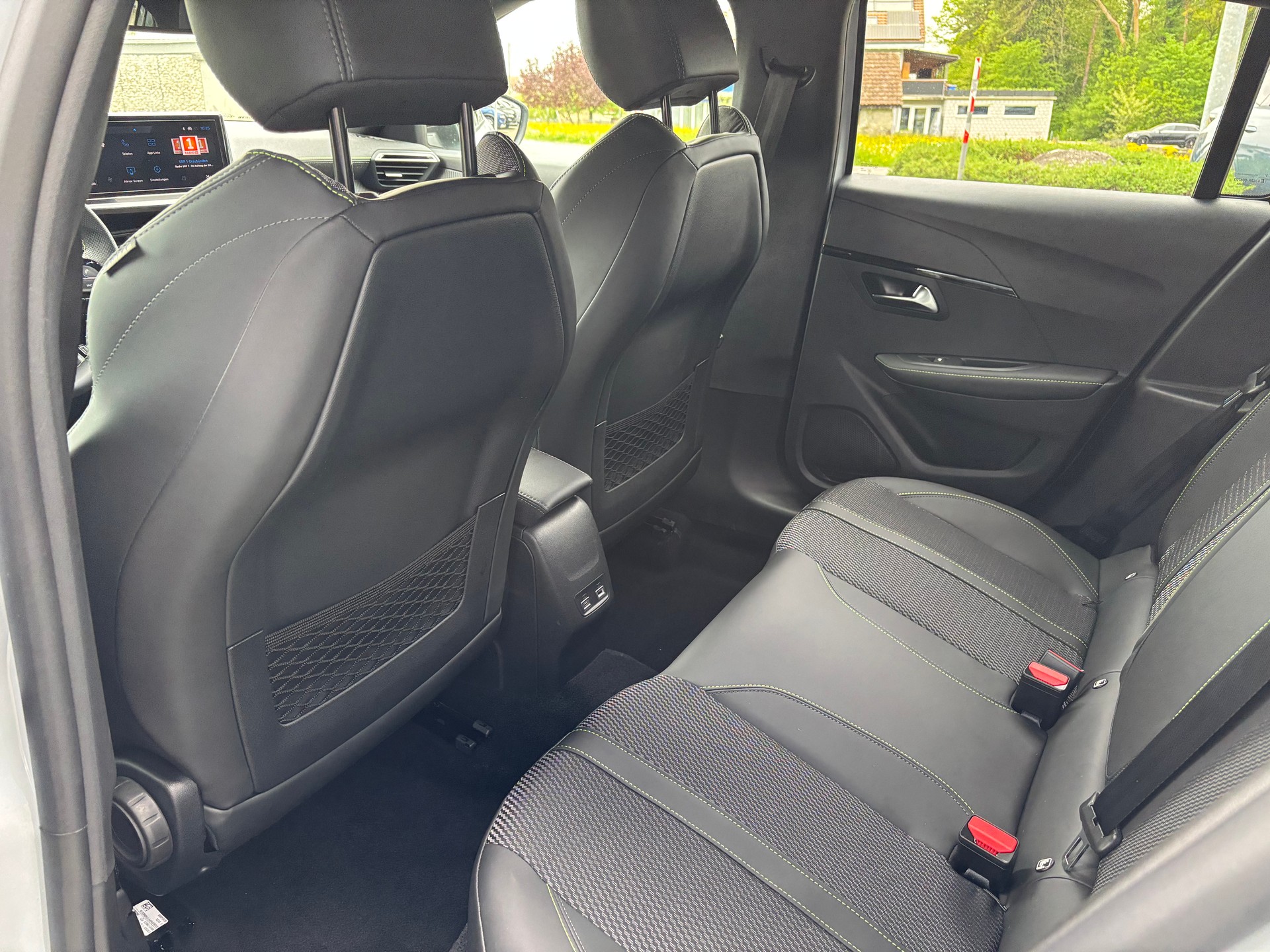 PEUGEOT 208 1.2 MHEV 145 GT-image-8