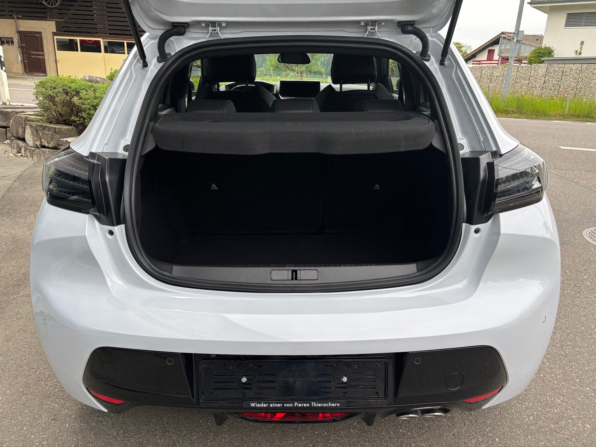 PEUGEOT 208 1.2 MHEV 145 GT-image-4