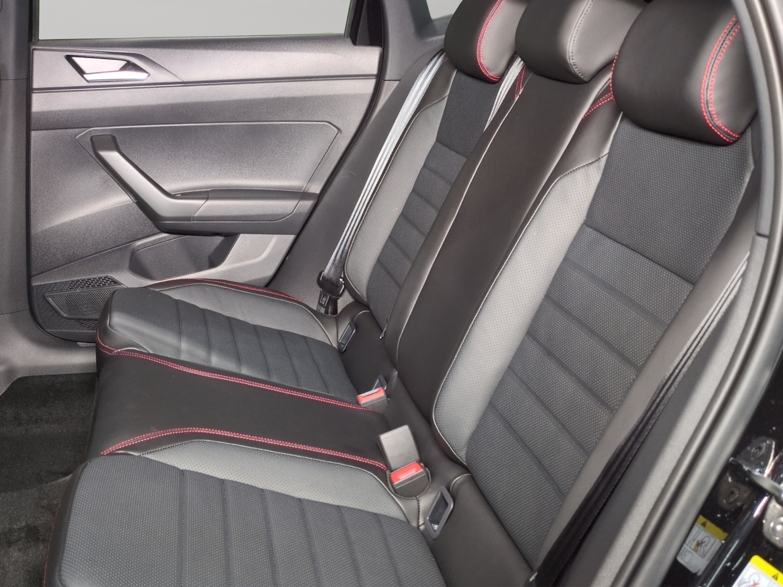 VW Polo 2.0 TSI GTI DSG-image-8