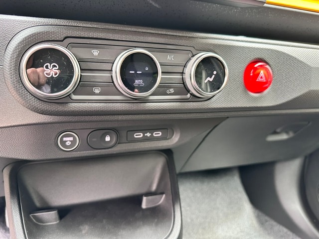 RENAULT Twingo E-Tech 27kWh Techno-image-23