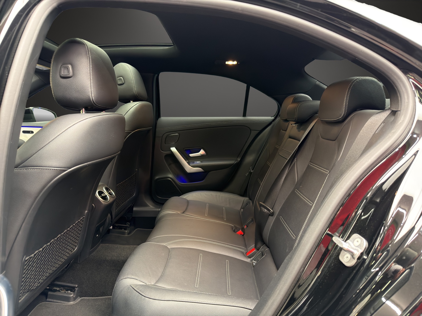 MERCEDES-BENZ A 250 AMG Line 4Matic-image-9