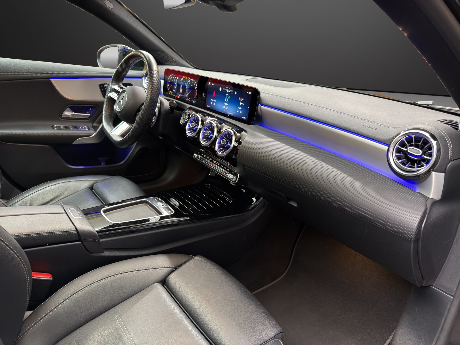 MERCEDES-BENZ A 250 AMG Line 4Matic-image-7
