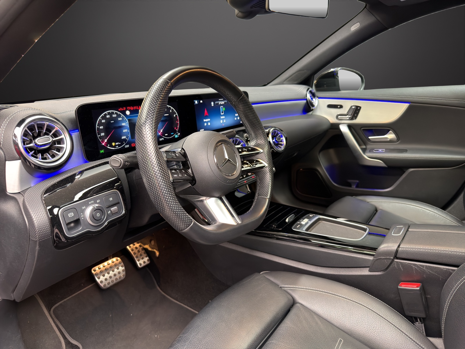 MERCEDES-BENZ A 250 AMG Line 4Matic-image-6