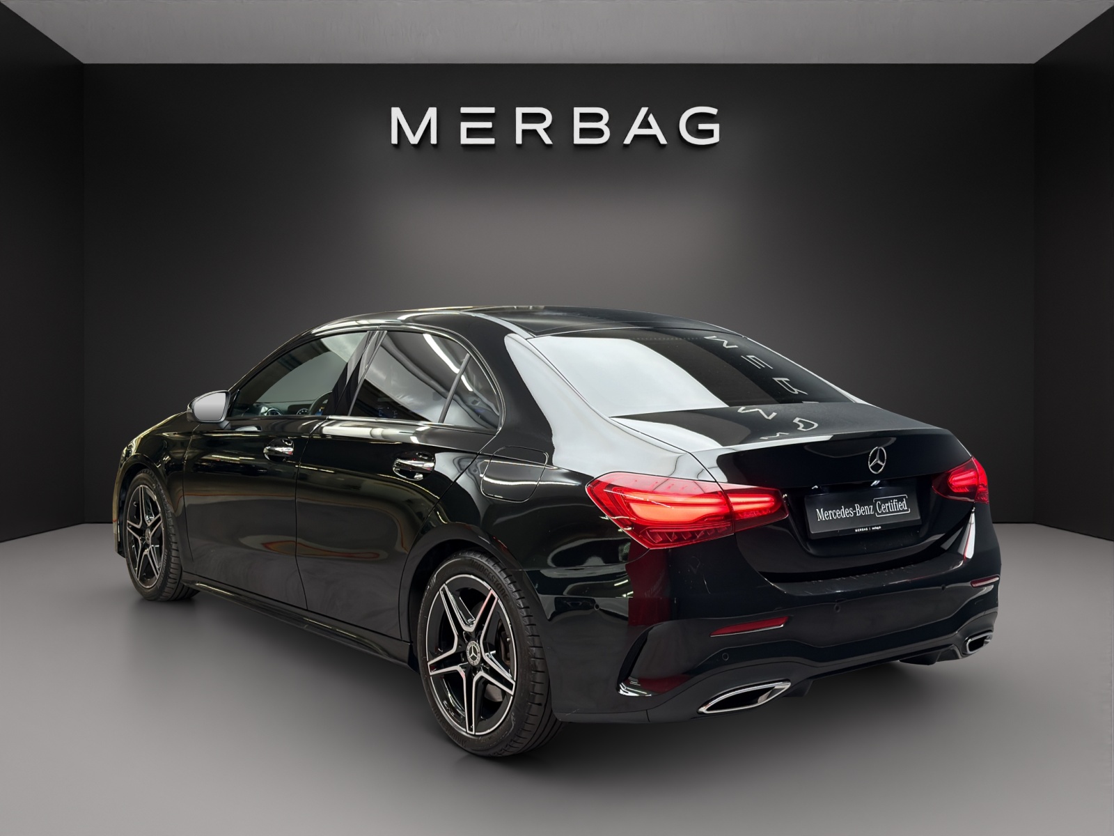 MERCEDES-BENZ A 250 AMG Line 4Matic-image-3
