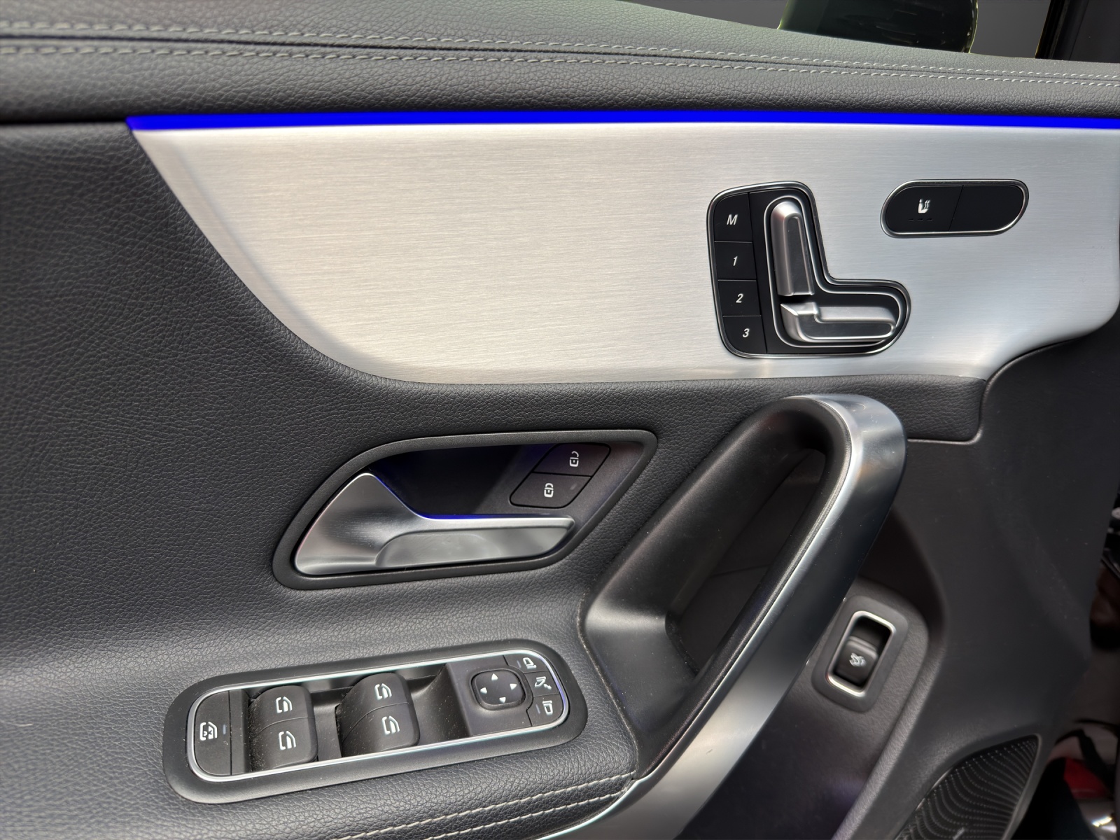 MERCEDES-BENZ A 250 AMG Line 4Matic-image-11