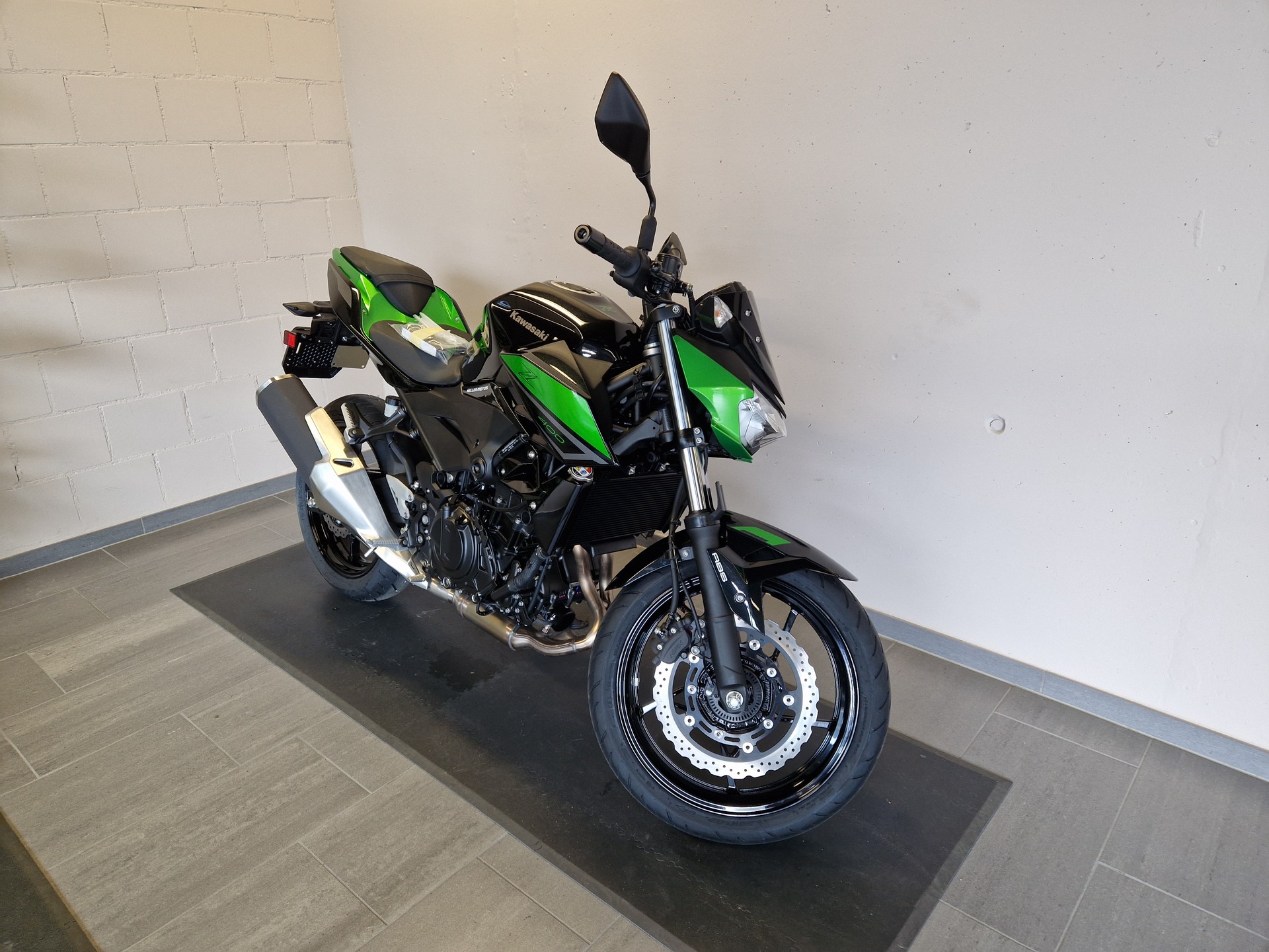 KAWASAKI Z 400-image-2