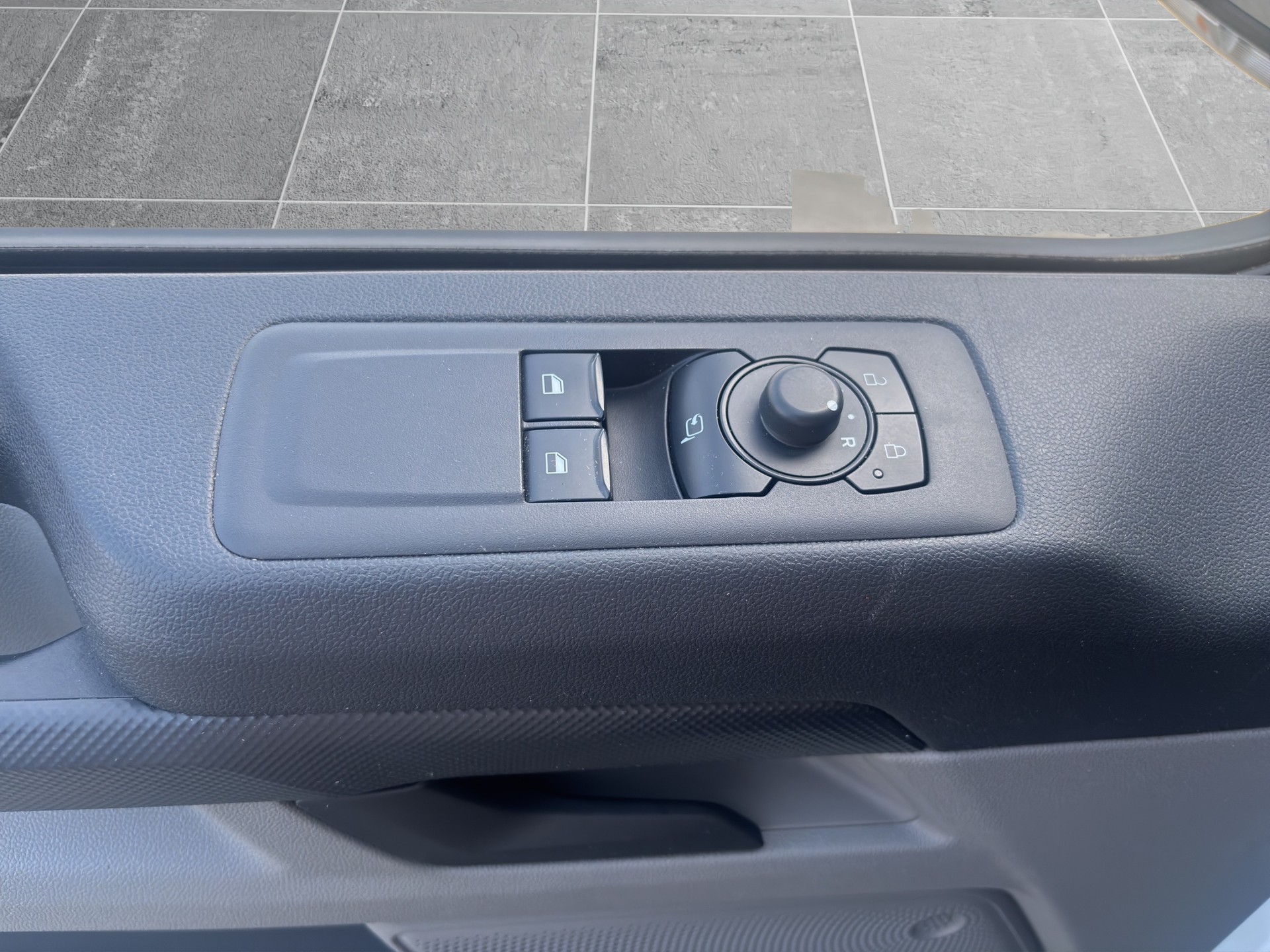 FORD Transit C Van 320 L1 2.0 EcoBlue 136 Trend-image-12