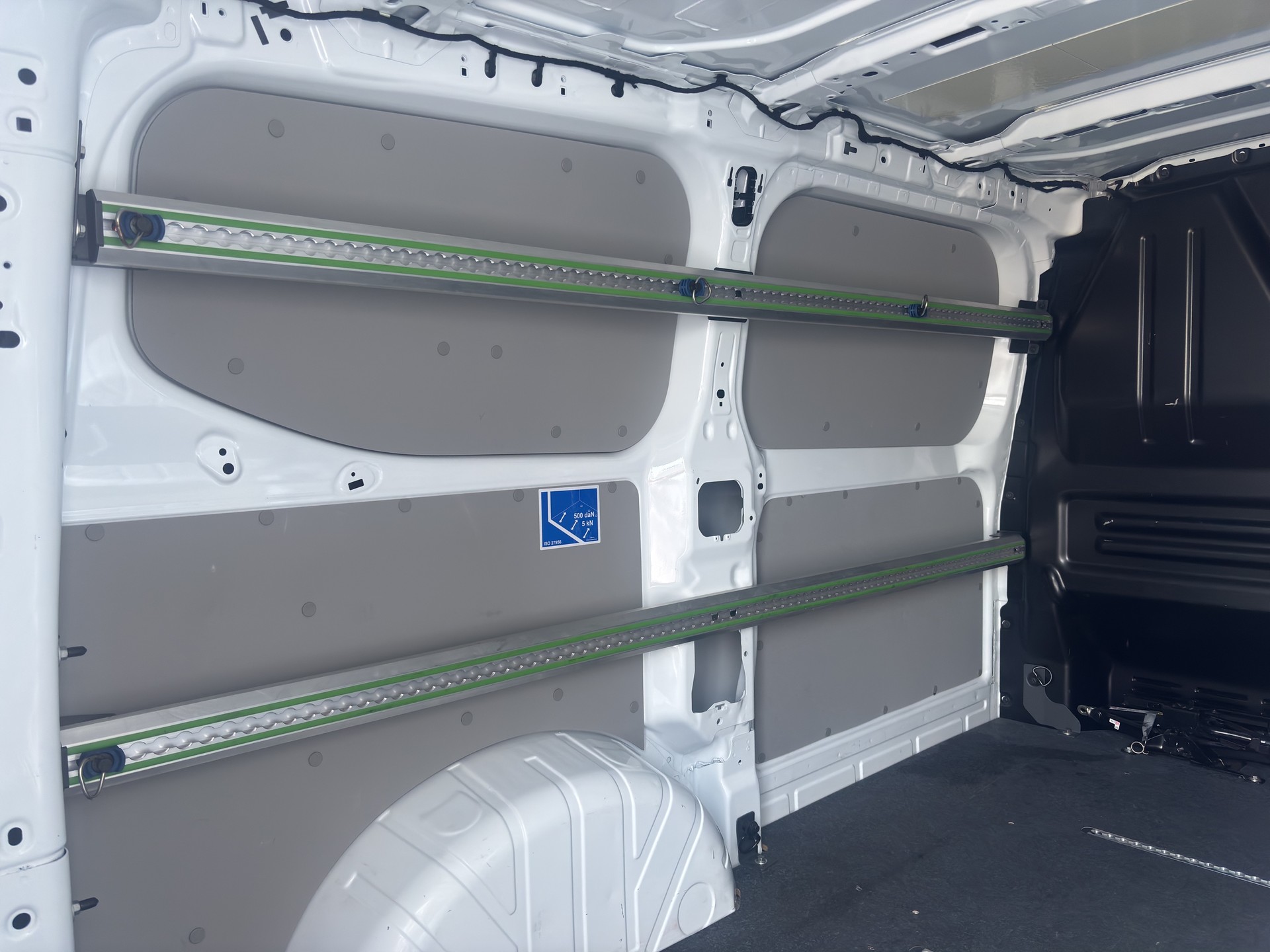 FORD Transit C Van 320 L1 2.0 EcoBlue 136 Trend-image-13