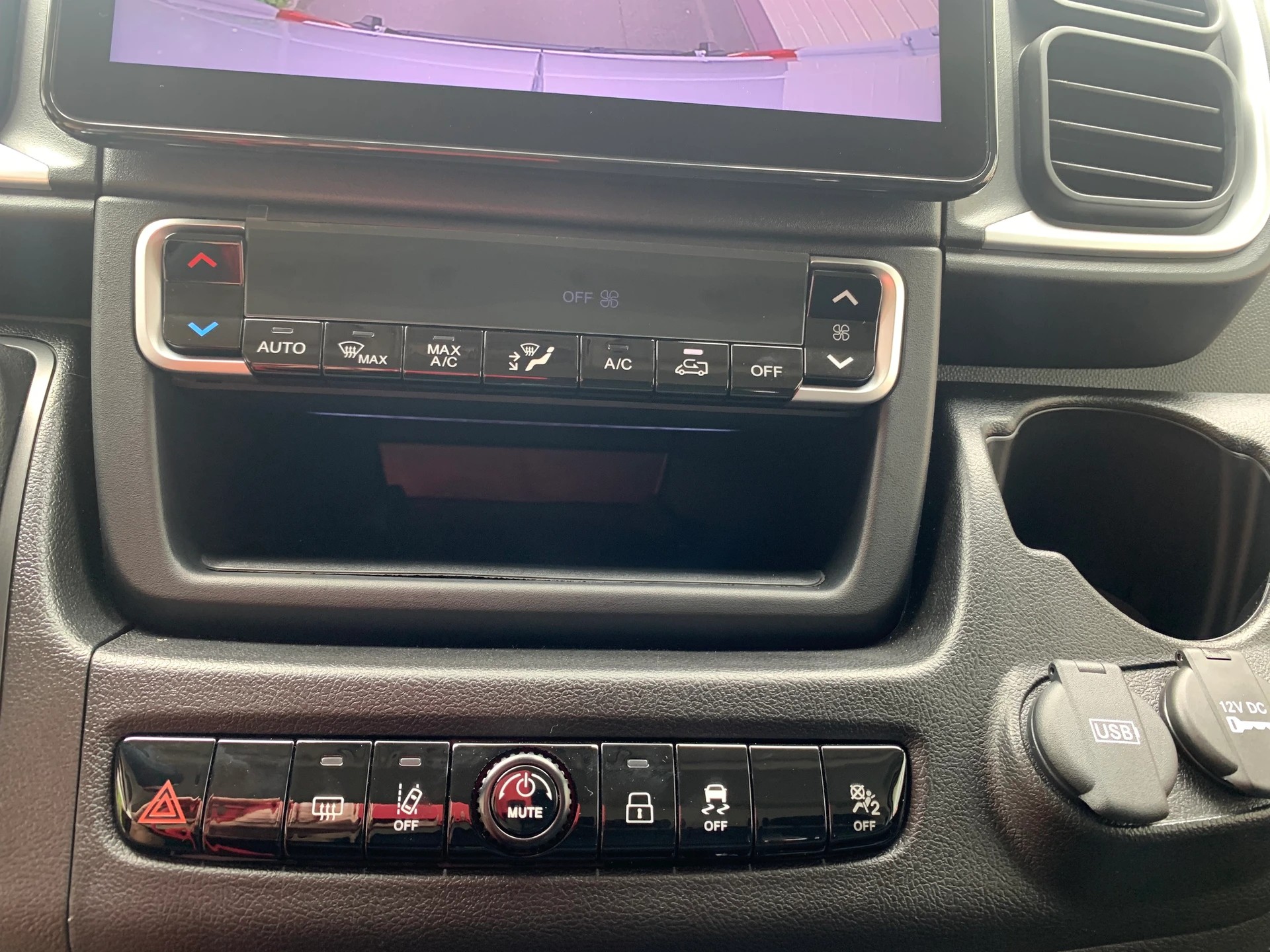 PEUGEOT BOXER 2.2HDi 335 L2H2 EAT8-image-6