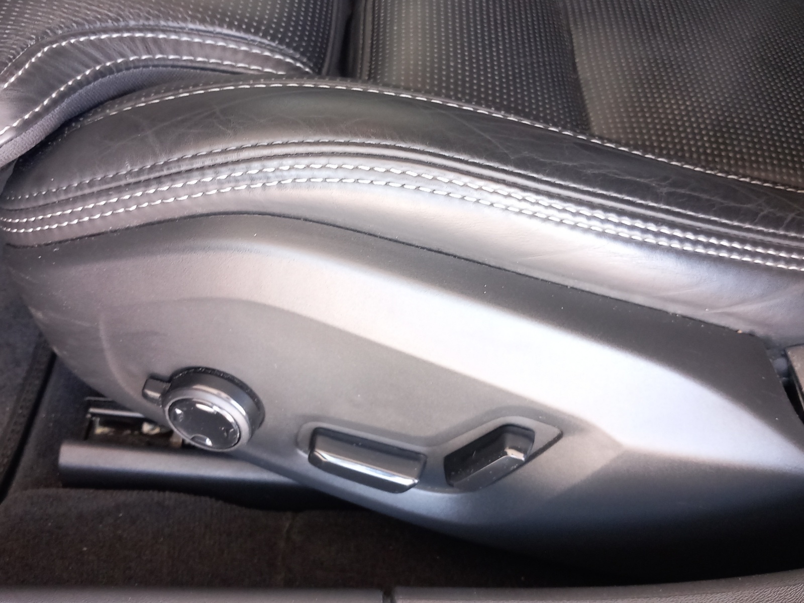VOLVO V90 2.0 D5 Inscription AWD-image-18
