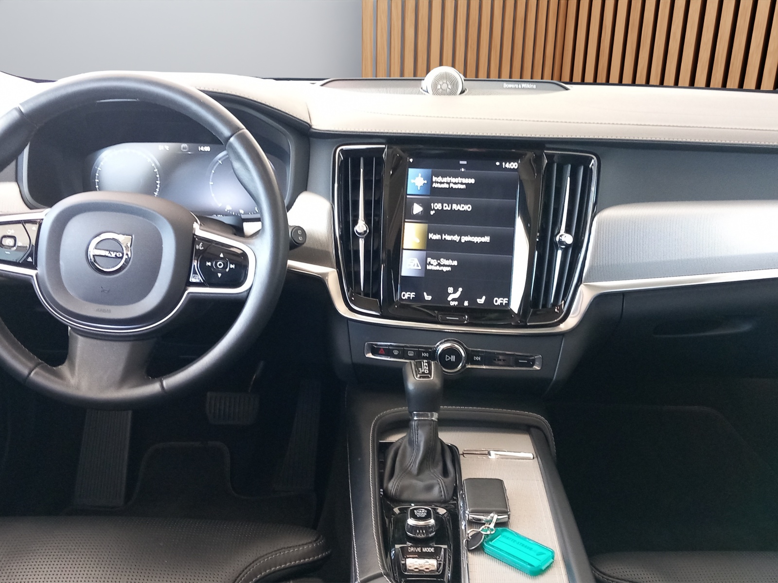 VOLVO V90 2.0 D5 Inscription AWD-image-12