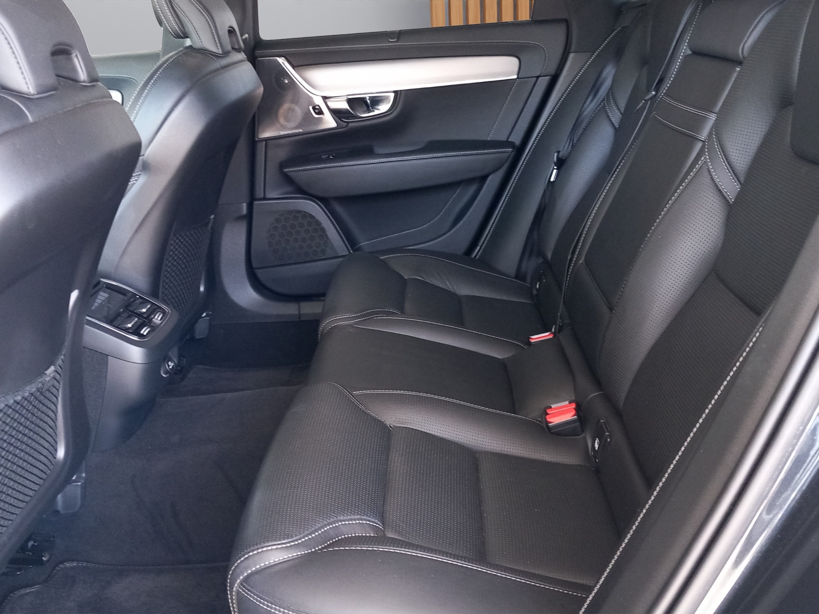 VOLVO V90 2.0 D5 Inscription AWD-image-8