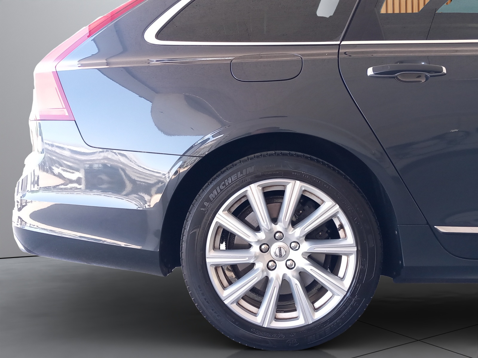 VOLVO V90 2.0 D5 Inscription AWD-image-20