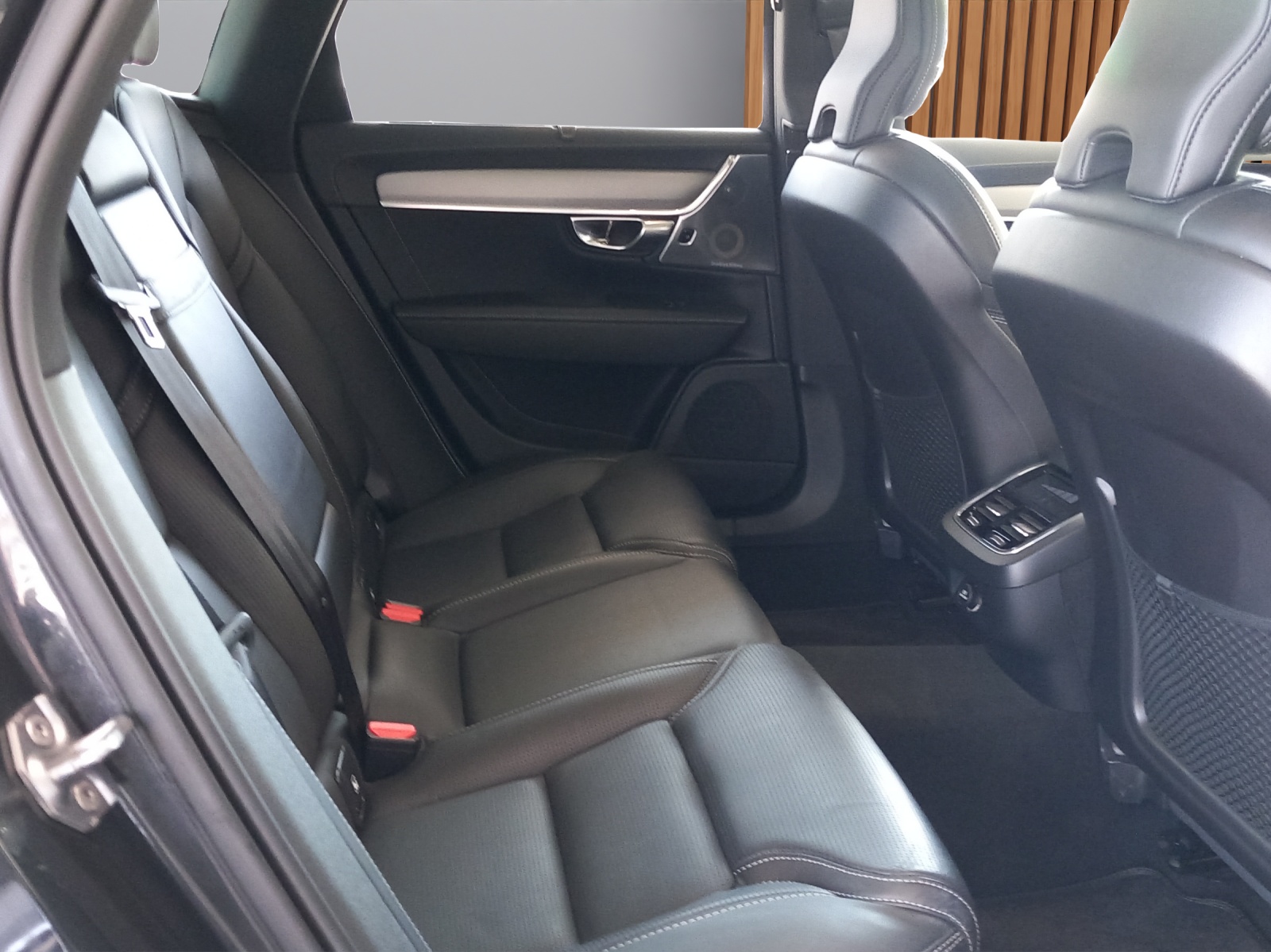 VOLVO V90 2.0 D5 Inscription AWD-image-11