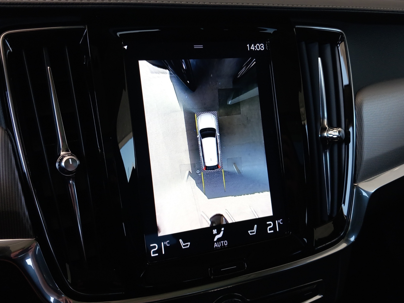 VOLVO V90 2.0 D5 Inscription AWD-image-13