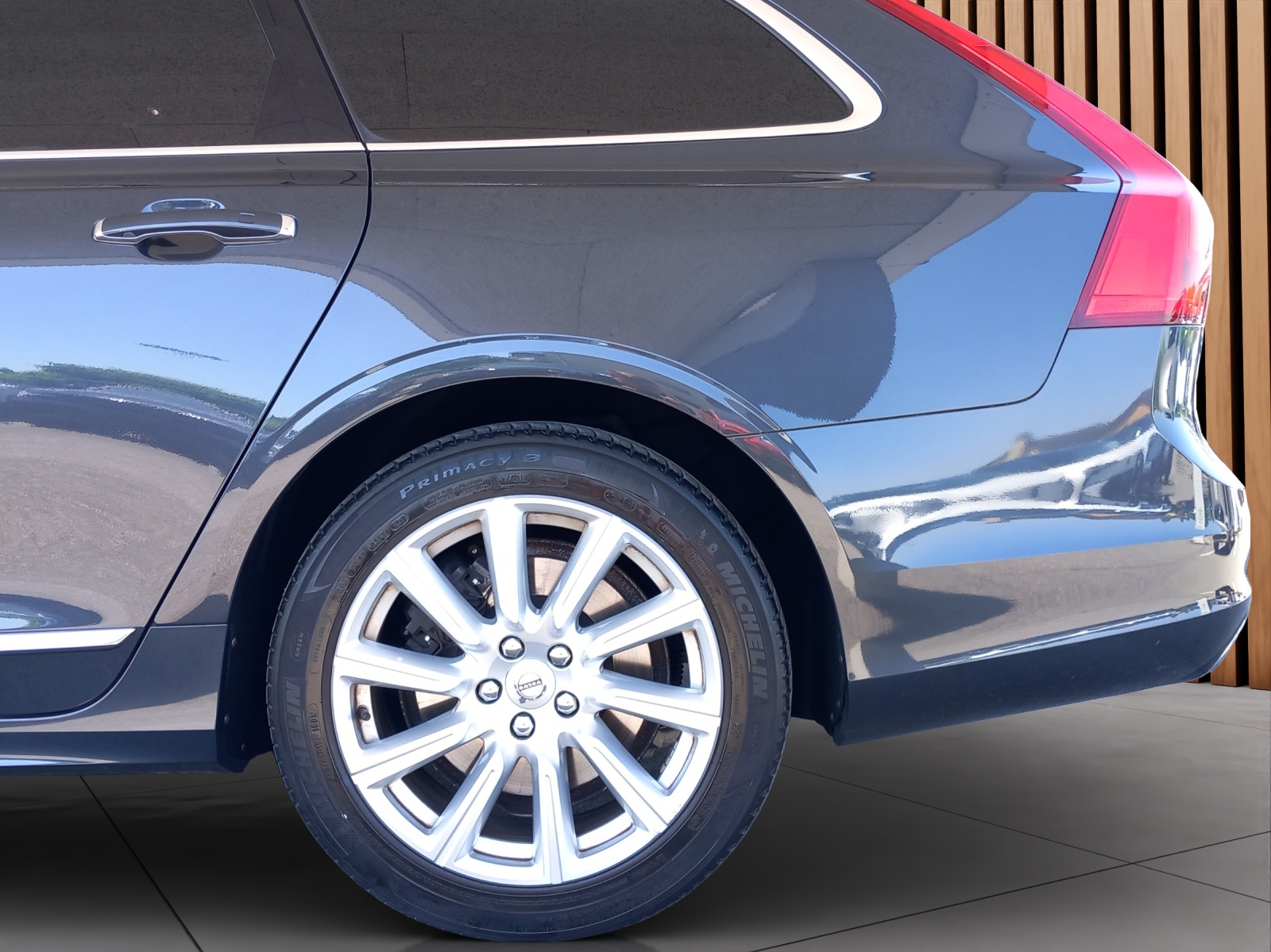 VOLVO V90 2.0 D5 Inscription AWD-image-23