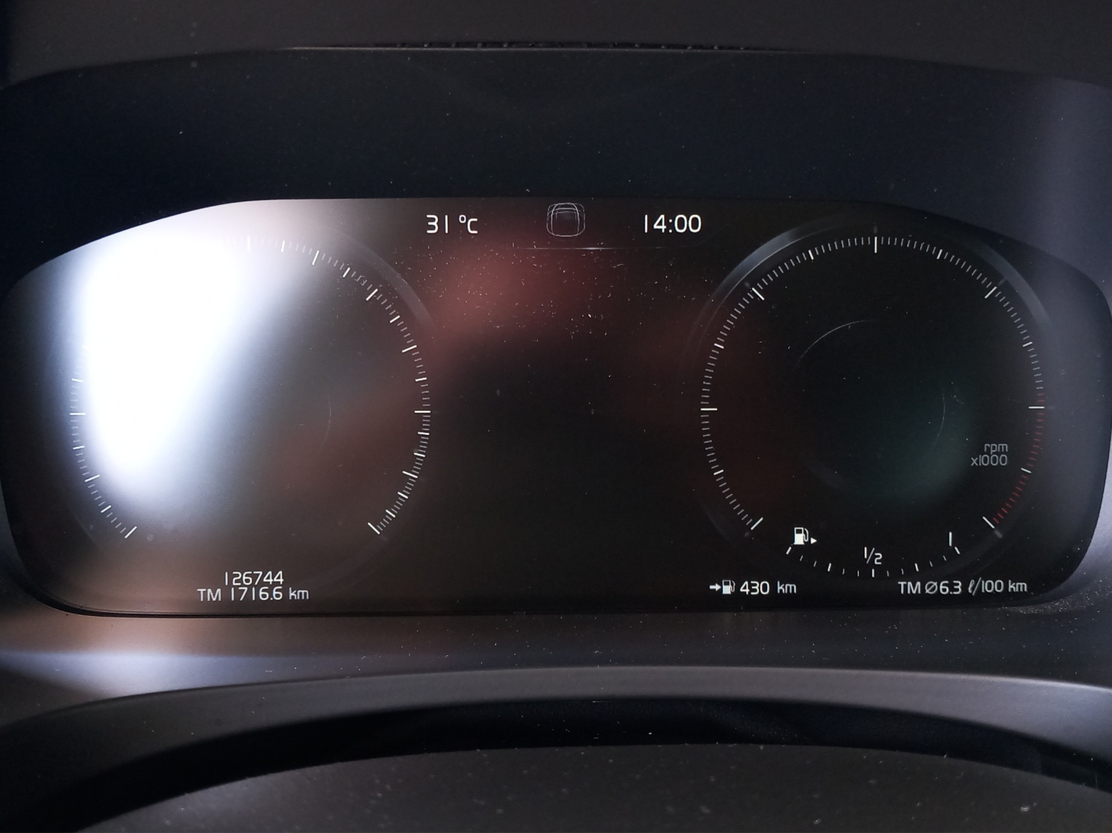 VOLVO V90 2.0 D5 Inscription AWD-image-15