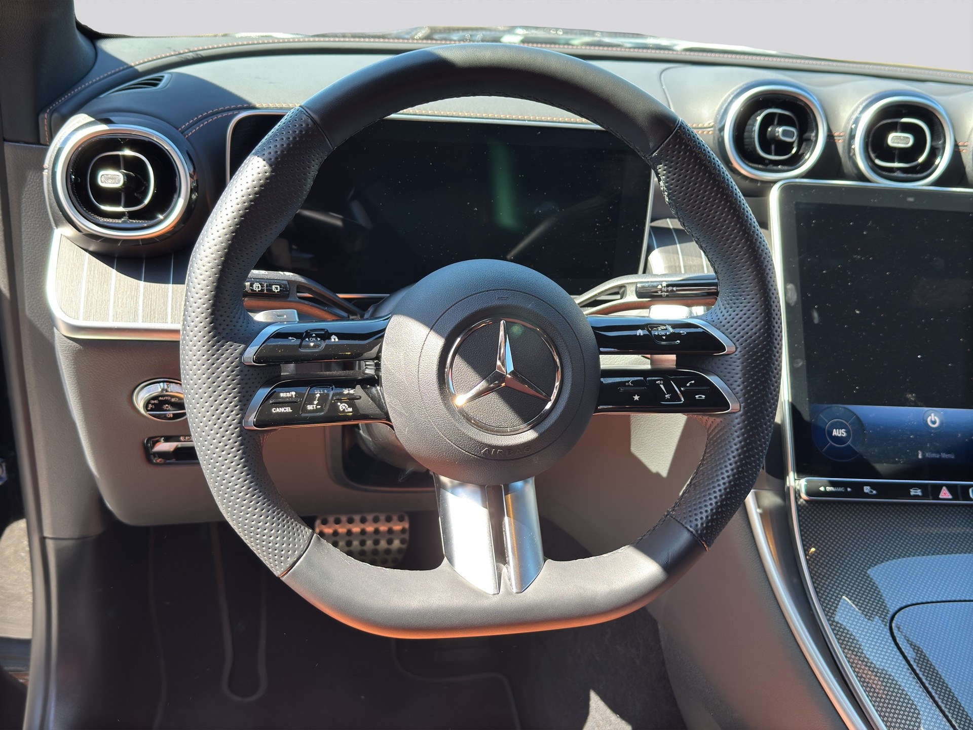 MERCEDES-BENZ GLC 200 4Matic AMG Night 9G-Tronic-image-9