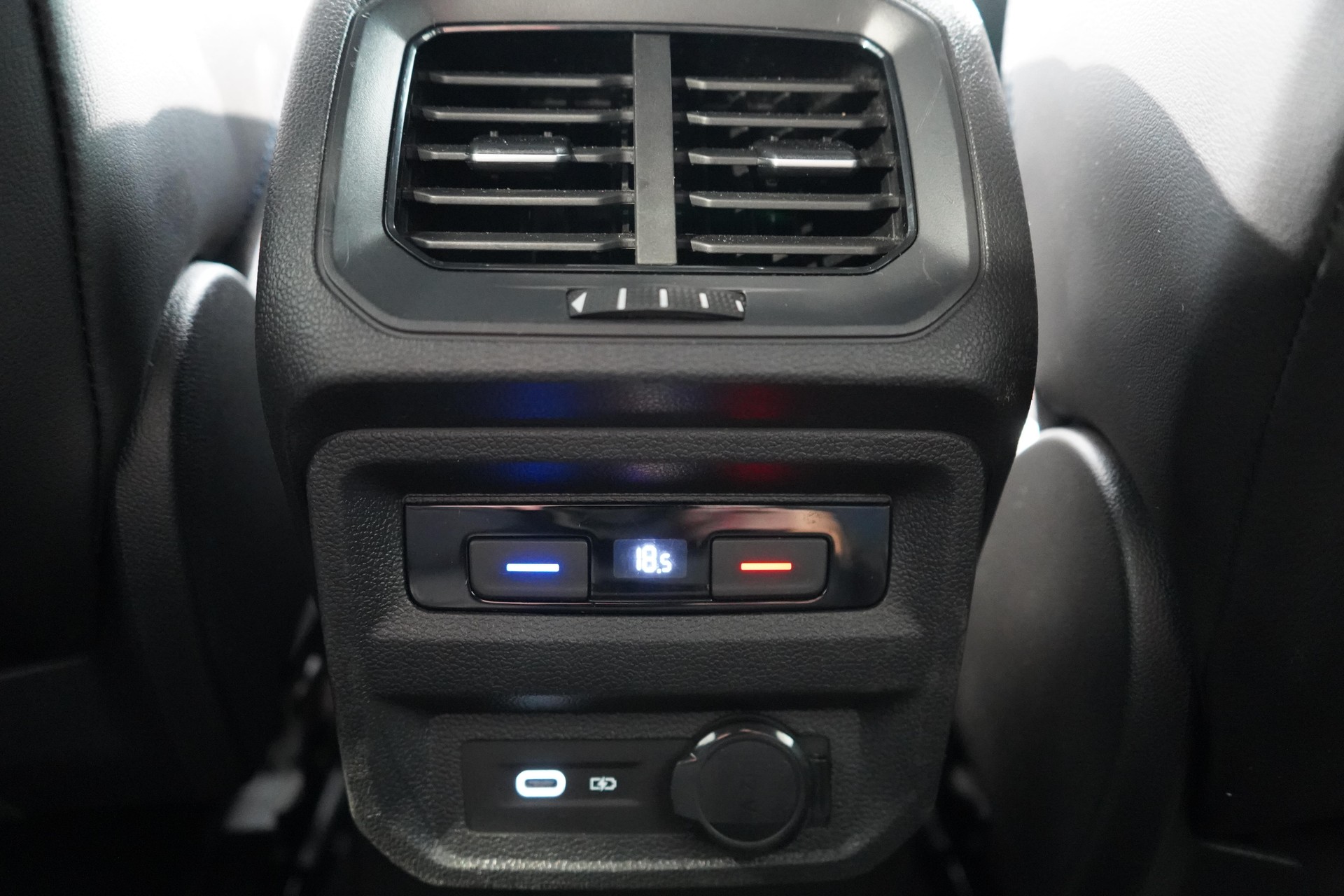 VW Tiguan 2.0 TSI R DSG-image-14