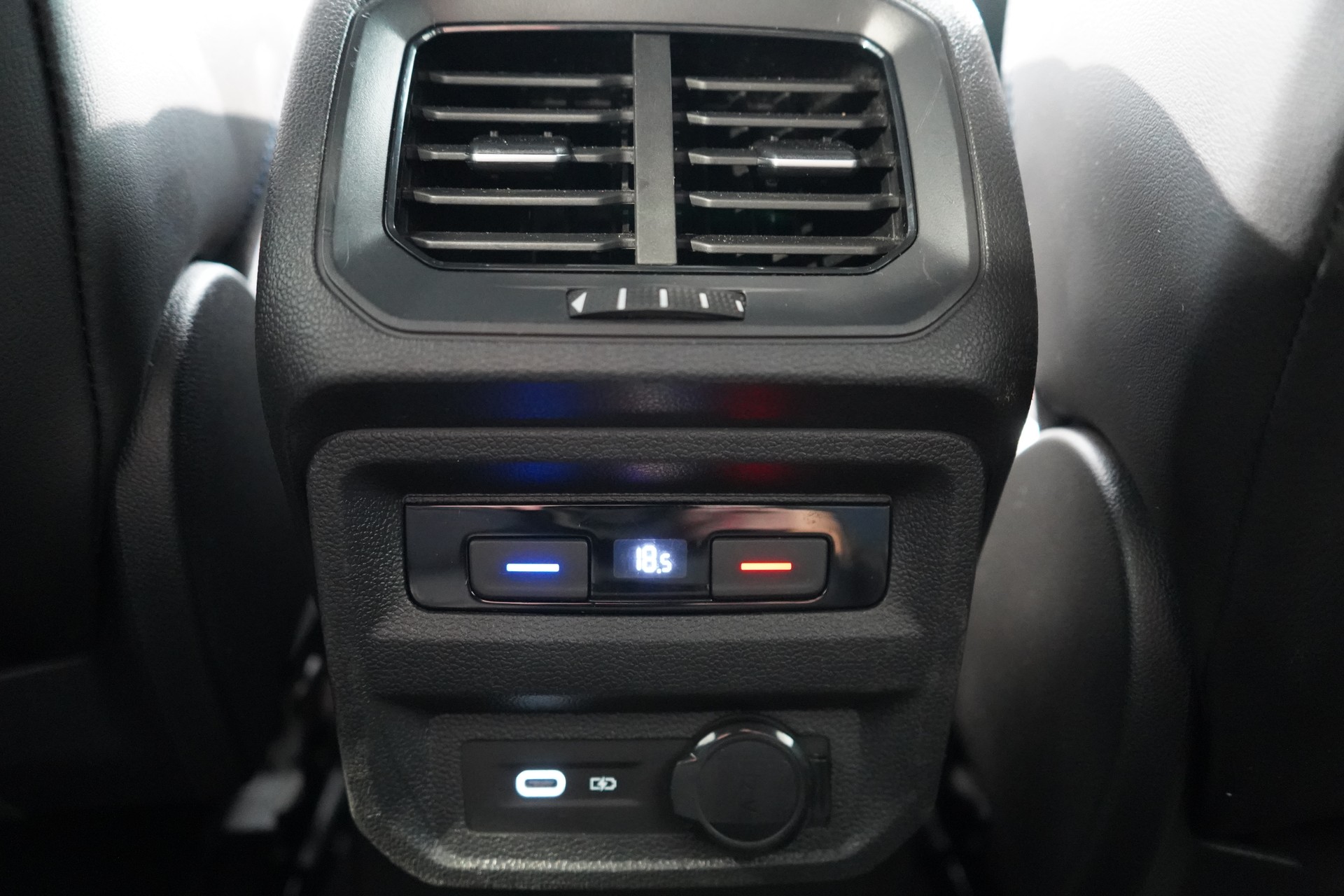 VW Tiguan 2.0 TSI R DSG-image-16