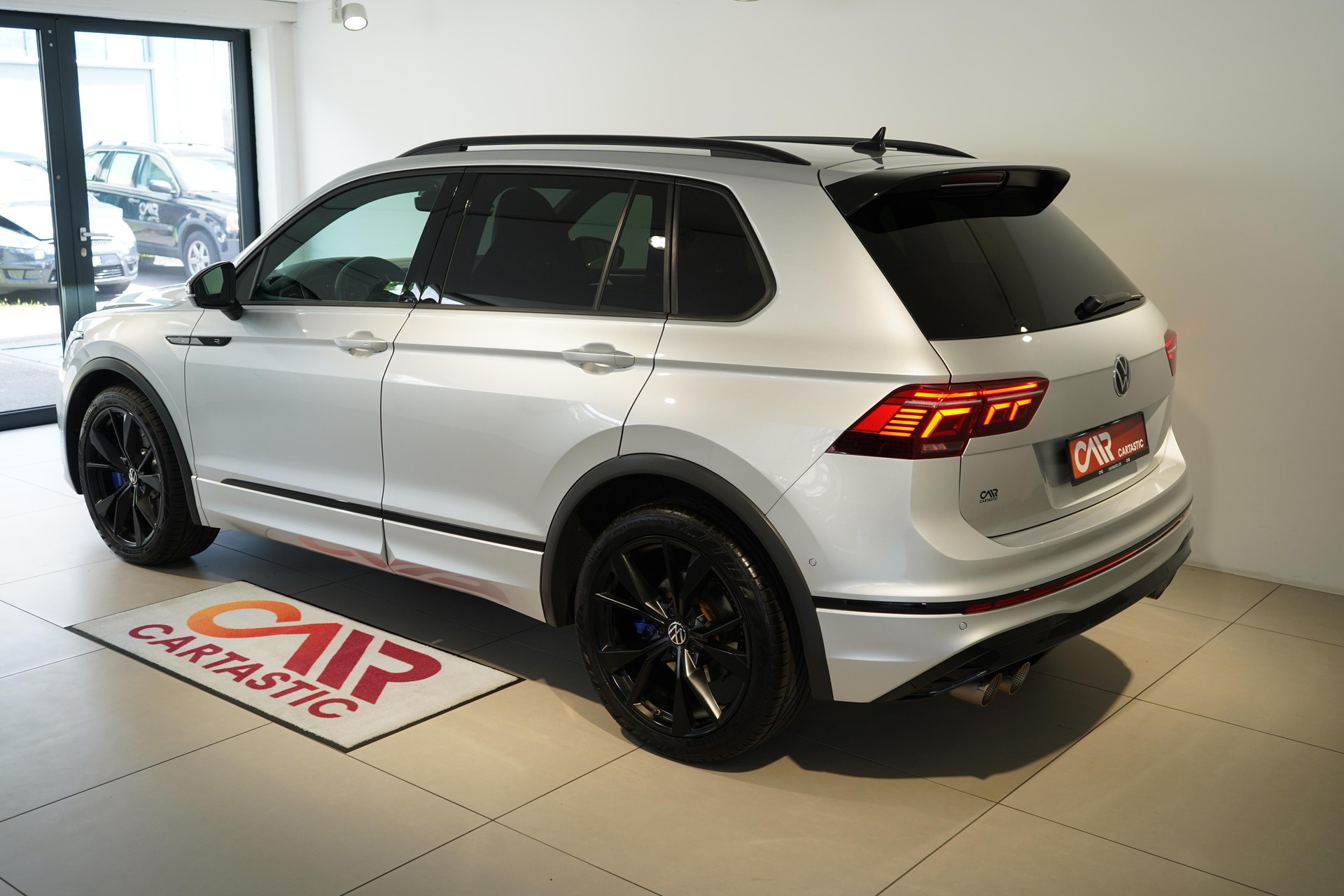 VW Tiguan 2.0 TSI R DSG-image-2