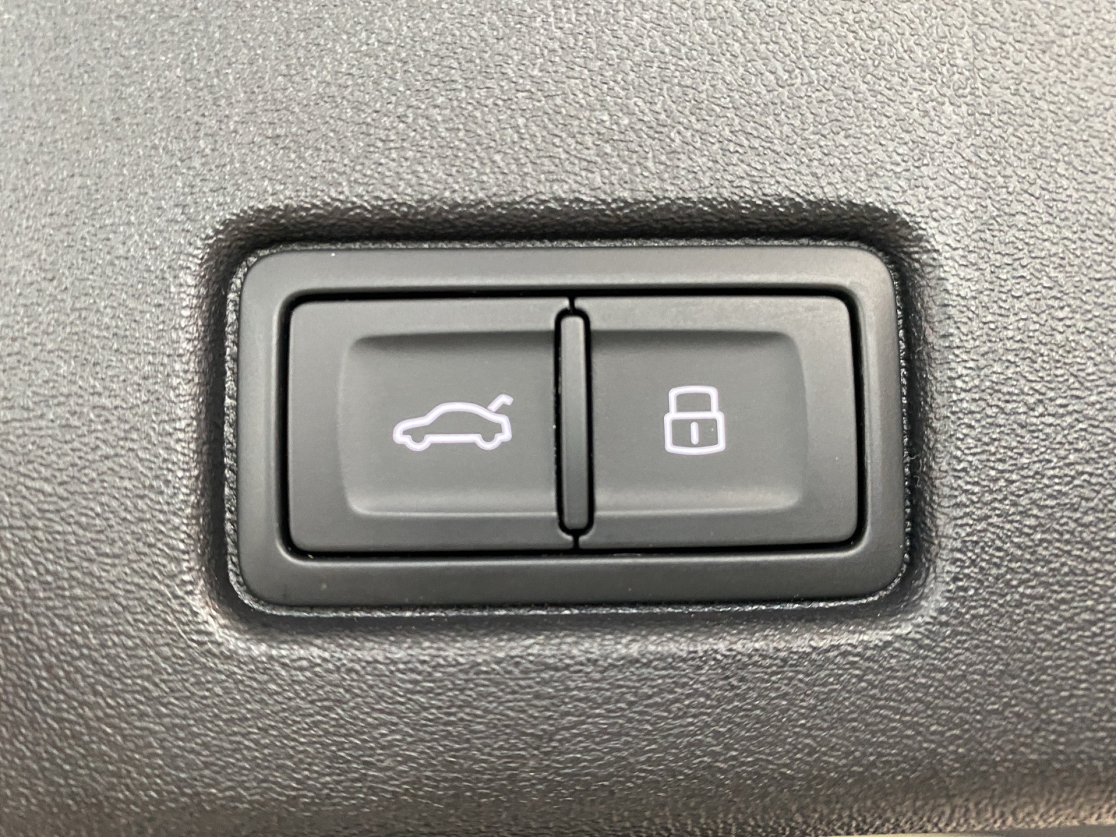 AUDI Q4 e-tron 50 quattro-image-14