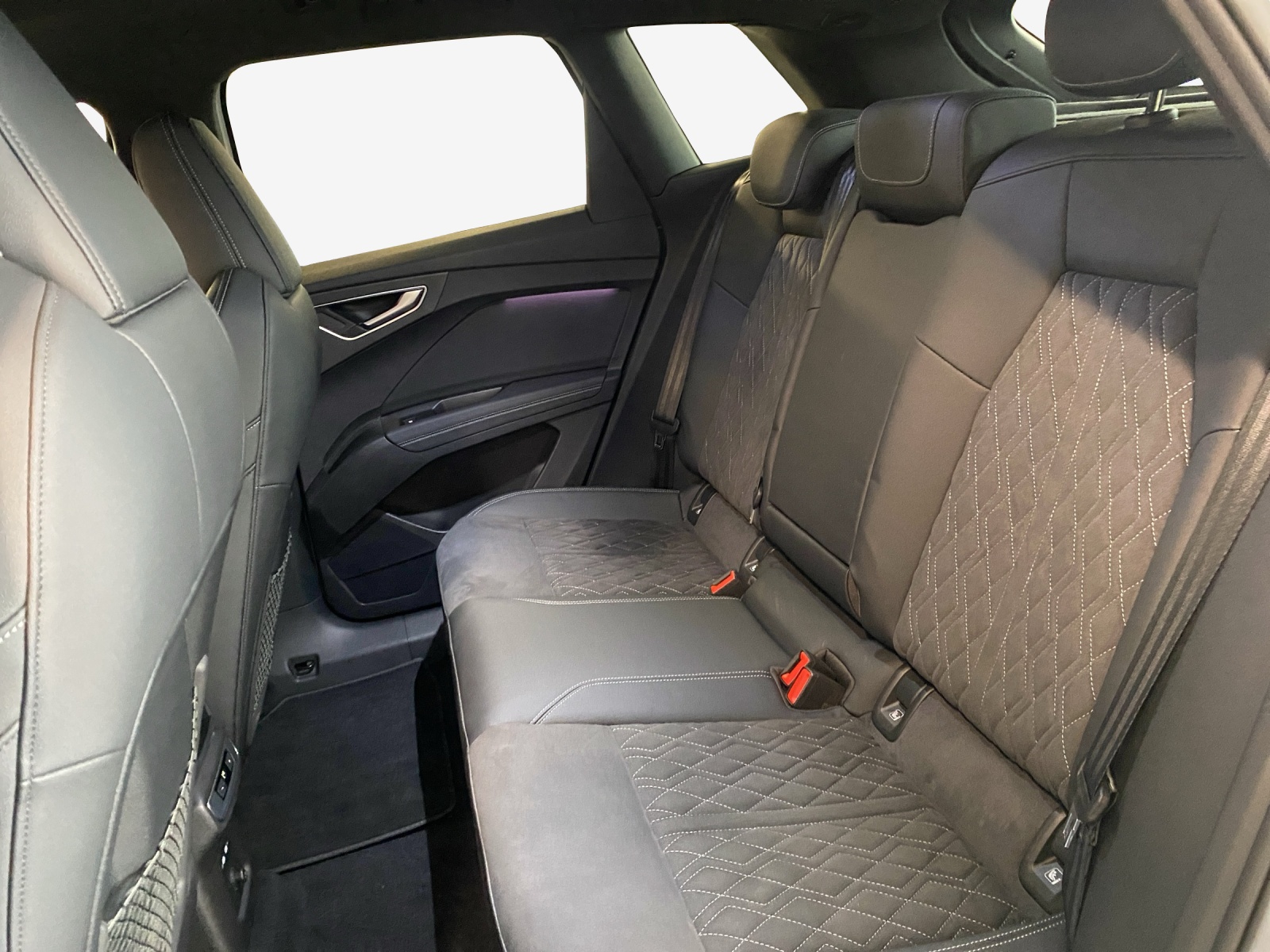 AUDI Q4 e-tron 50 quattro-image-12