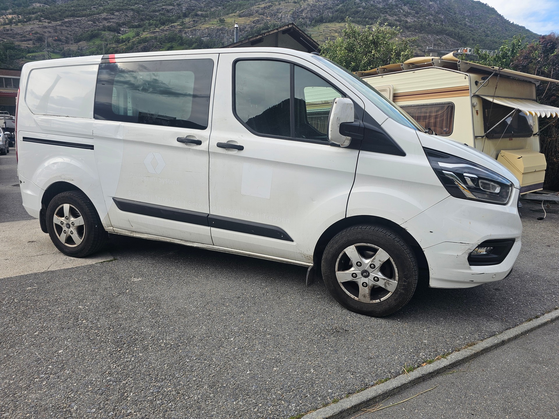 FORD Transit Custom Van 300 L1H1 Limited-image-1