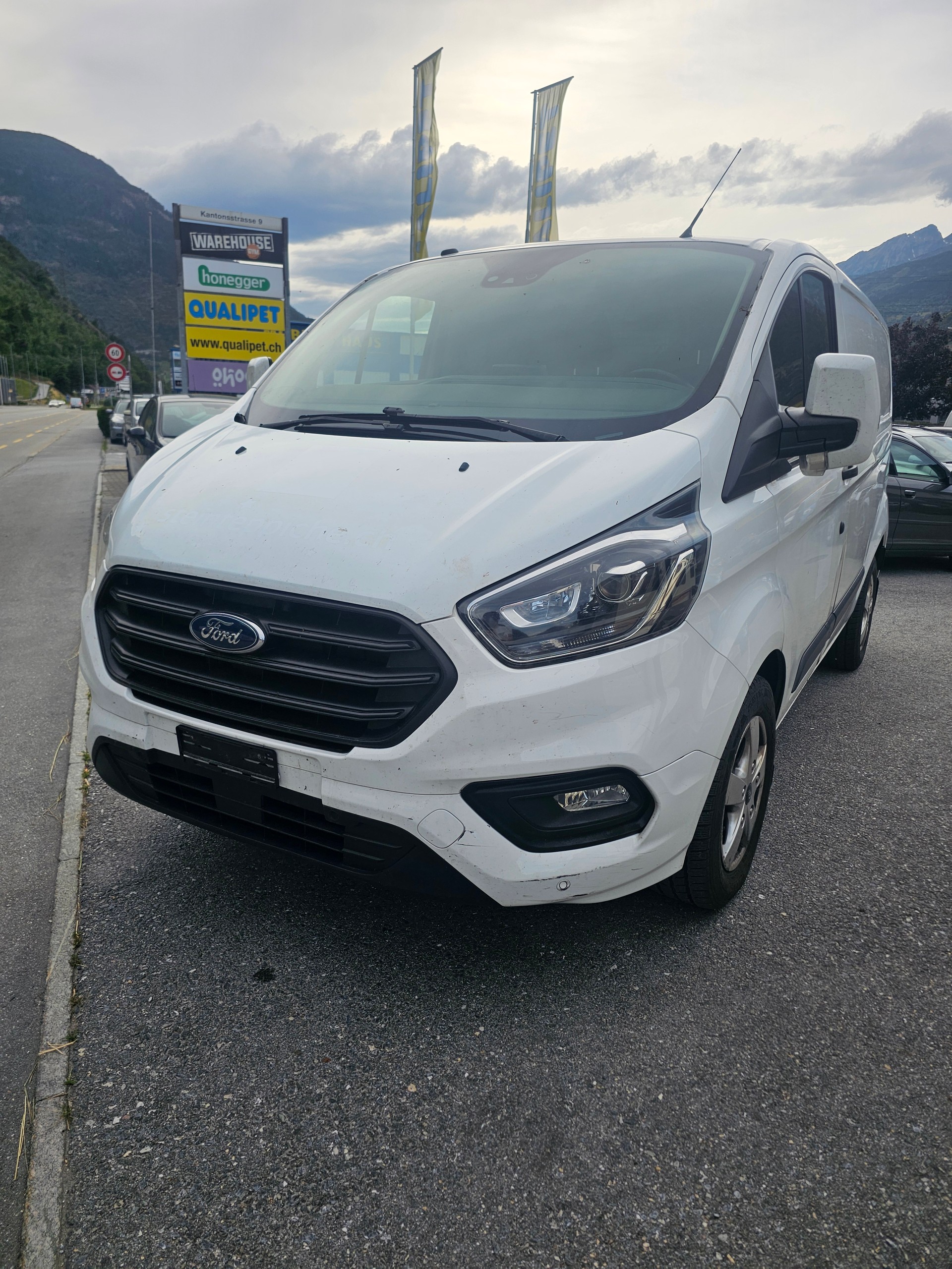 FORD Transit Custom Van 300 L1H1 Limited-image-3