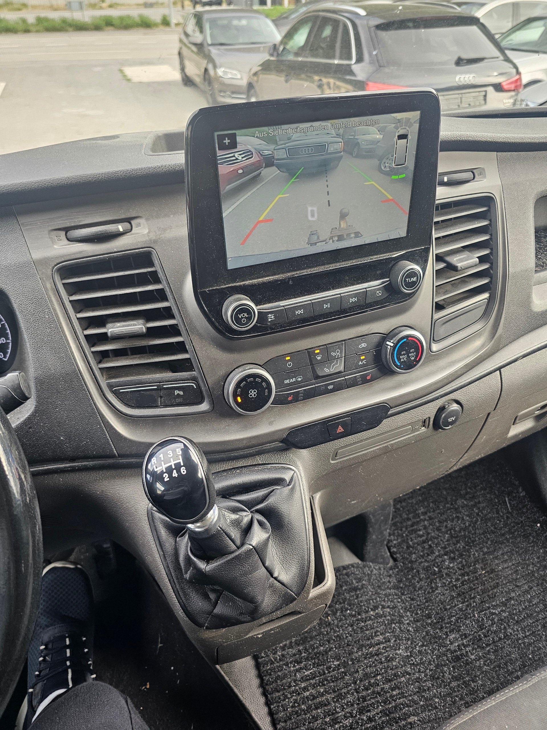 FORD Transit Custom Van 300 L1H1 Limited-image-10