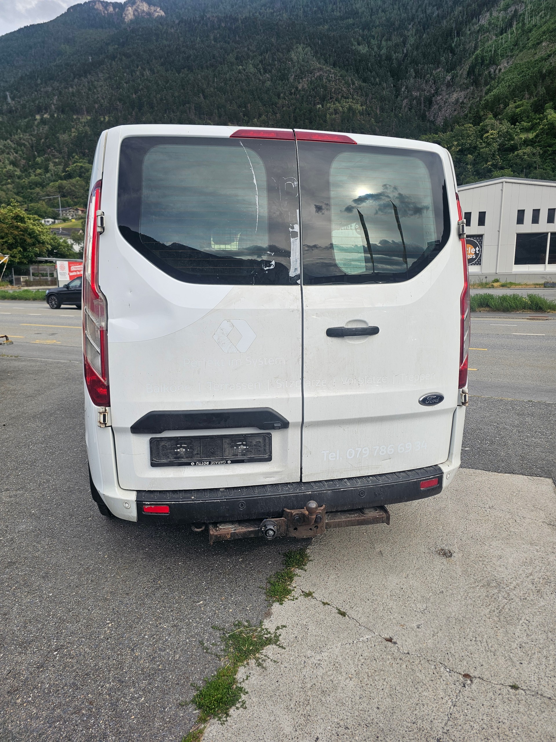 FORD Transit Custom Van 300 L1H1 Limited-image-6