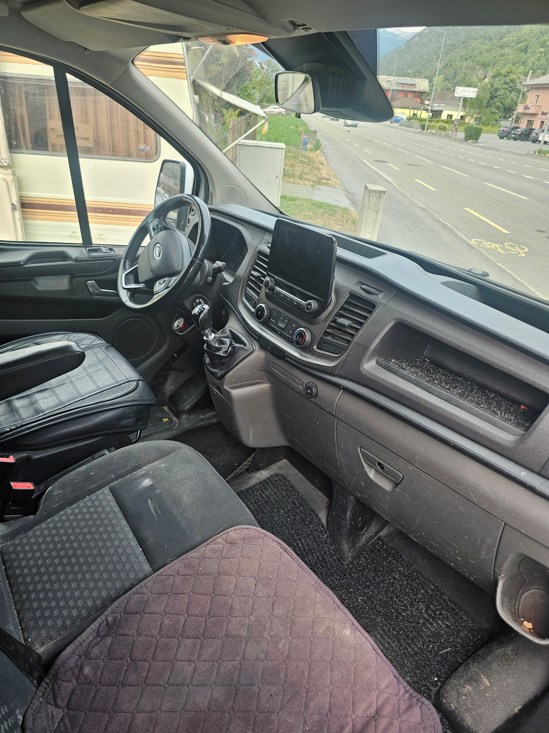 FORD Transit Custom Van 300 L1H1 Limited-image-9