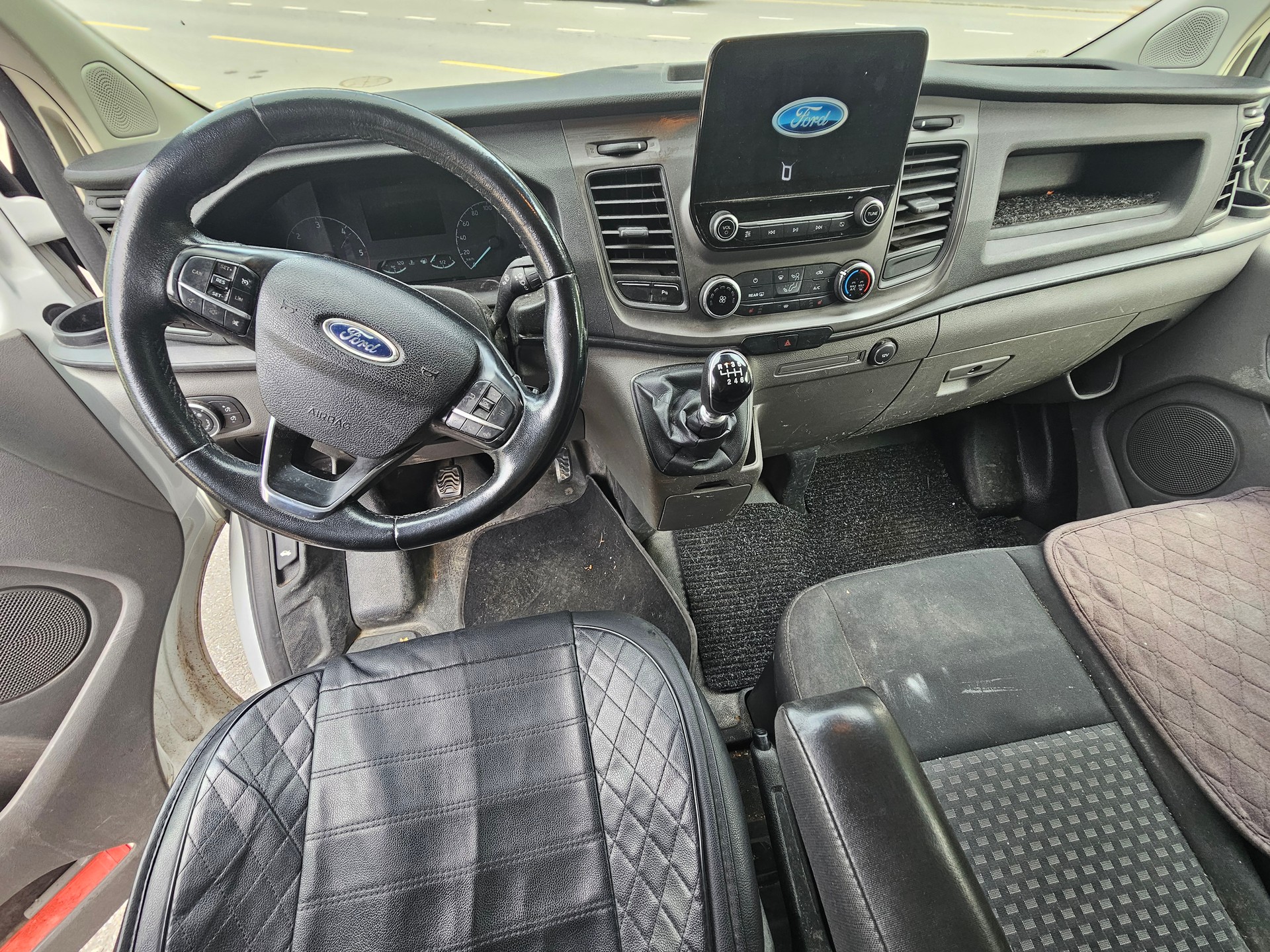 FORD Transit Custom Van 300 L1H1 Limited-image-8