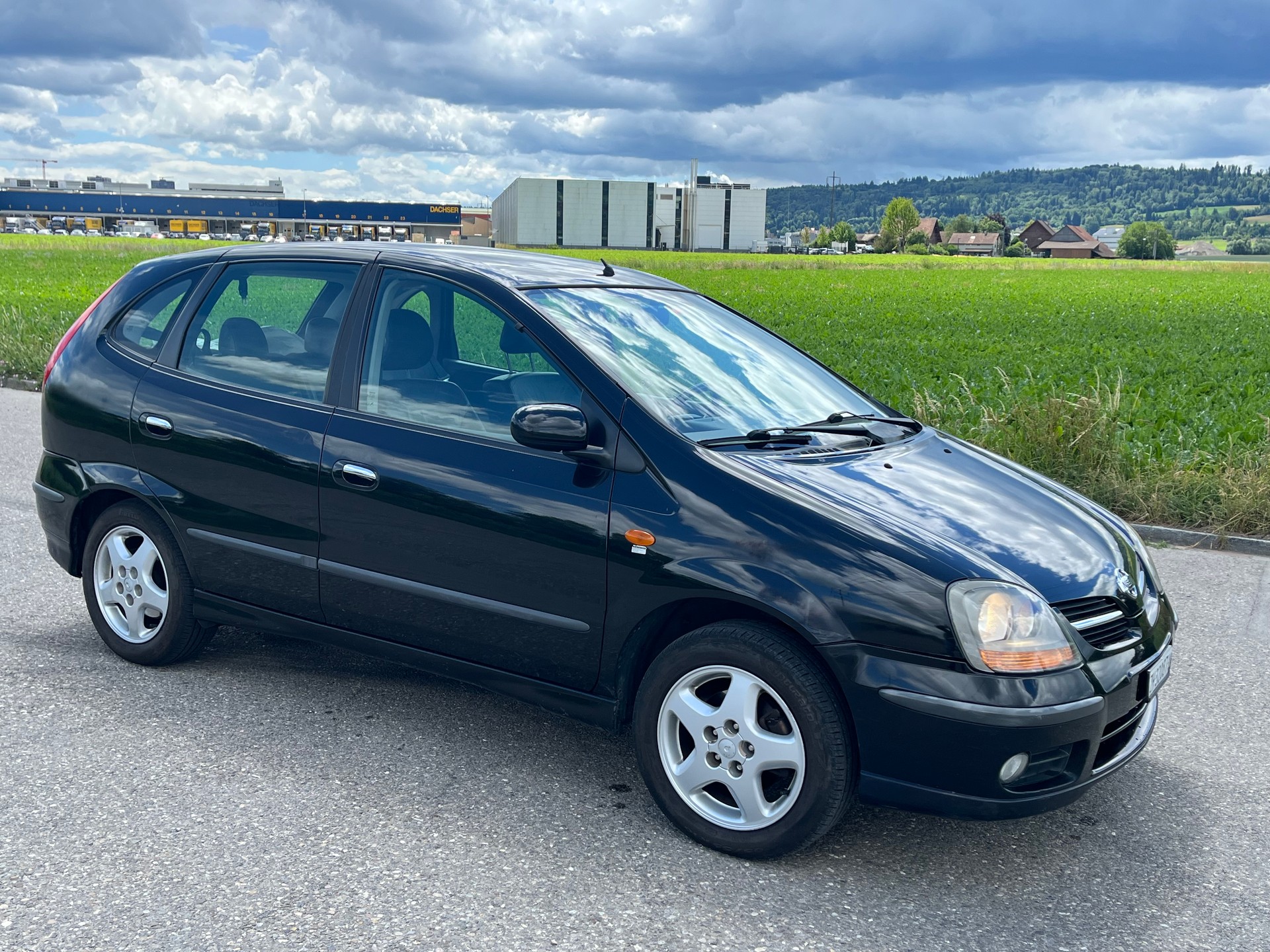 NISSAN Almera Tino 2.0 16V Luxury-image-2