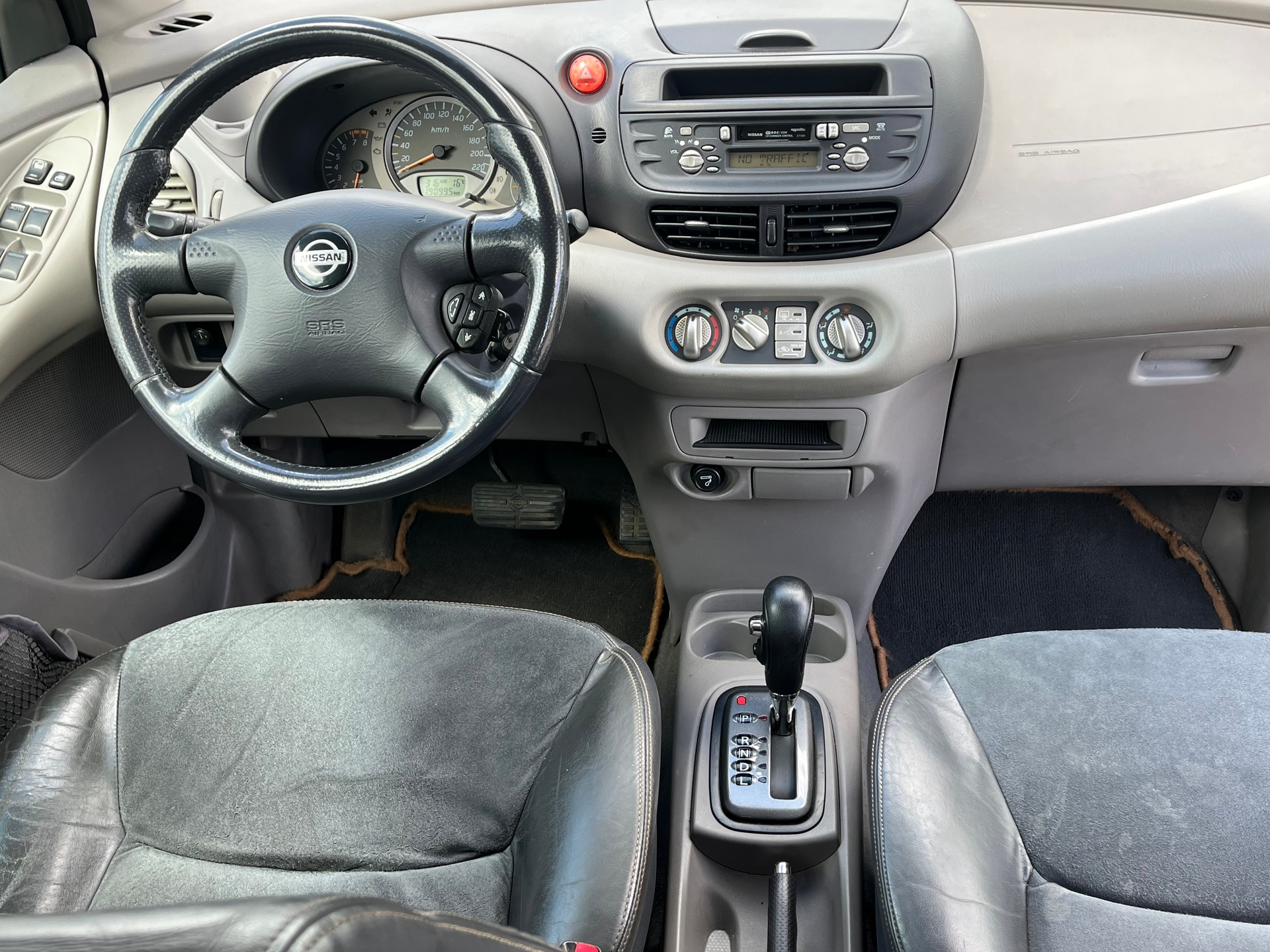 NISSAN Almera Tino 2.0 16V Luxury-image-10