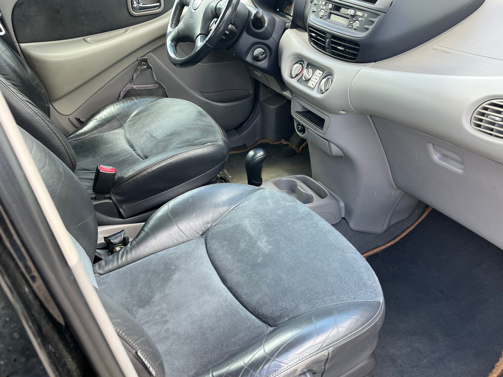 NISSAN Almera Tino 2.0 16V Luxury-image-12