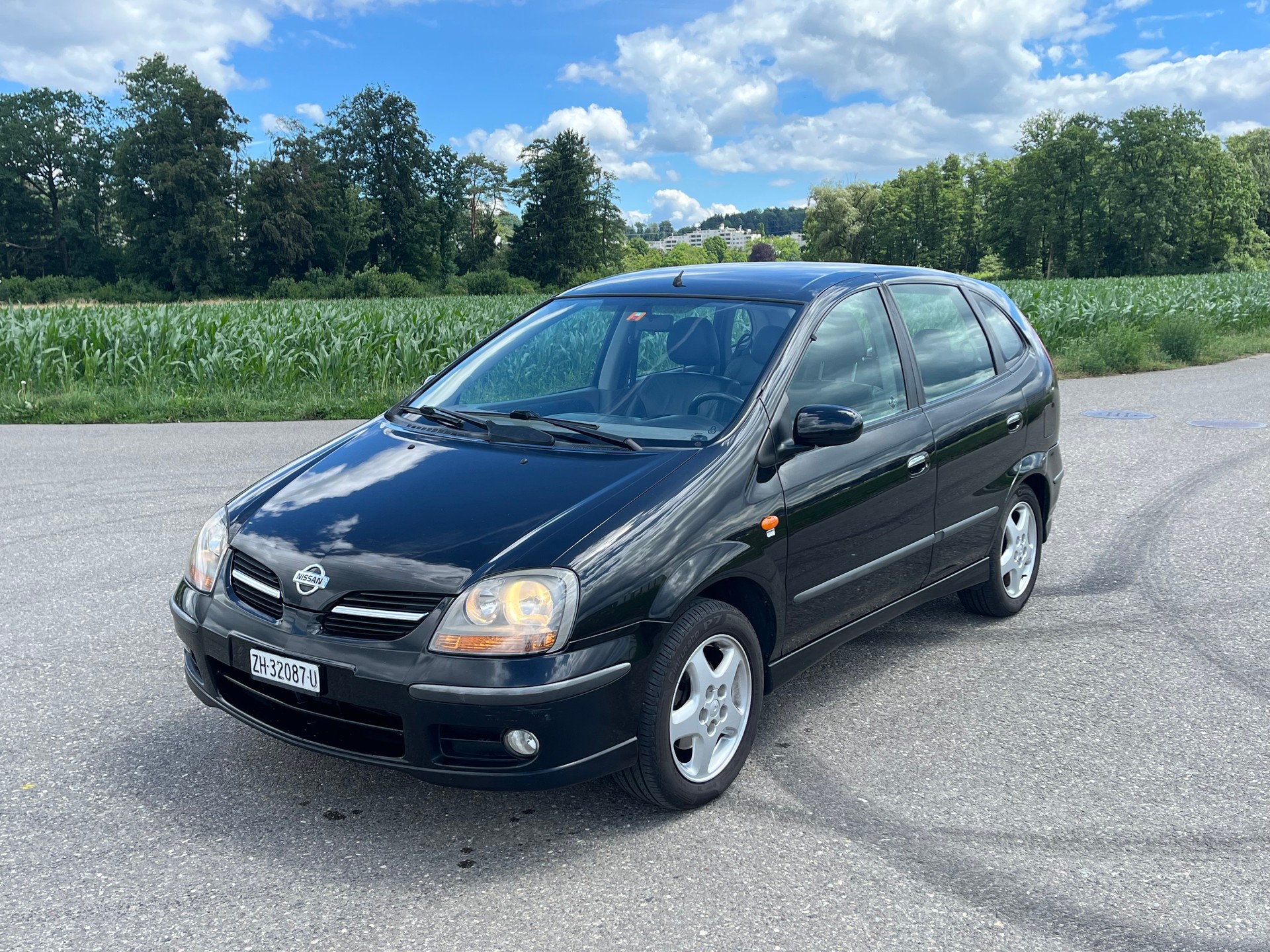 NISSAN Almera Tino 2.0 16V Luxury